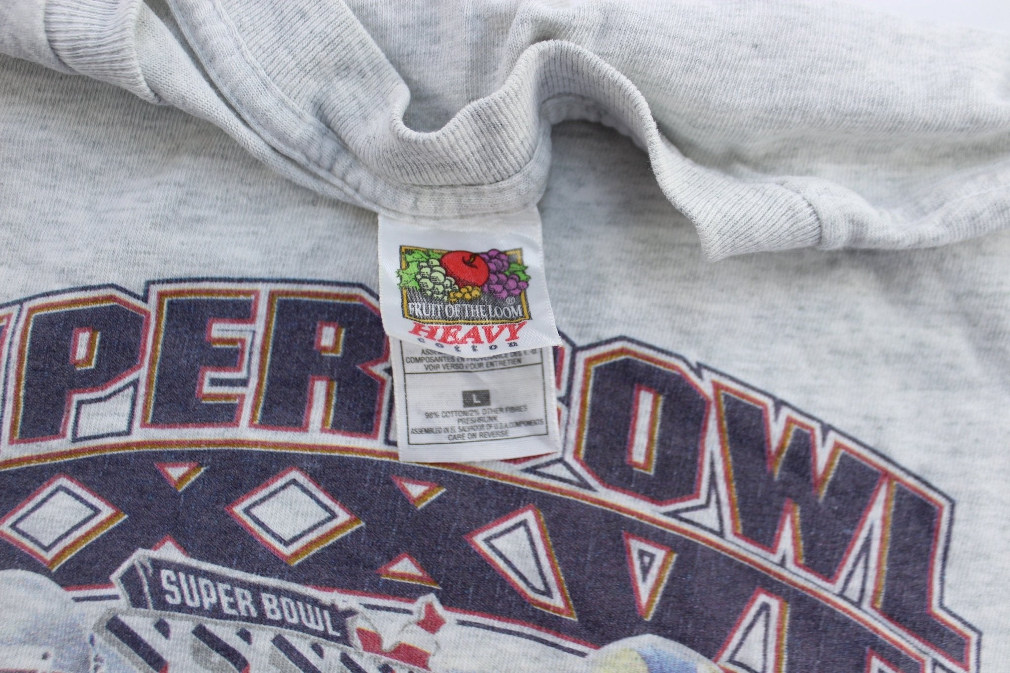 2002 New England Patriots vs St. Louis Rams SuperBowl T-Shirt - ThriftedThreads.com
