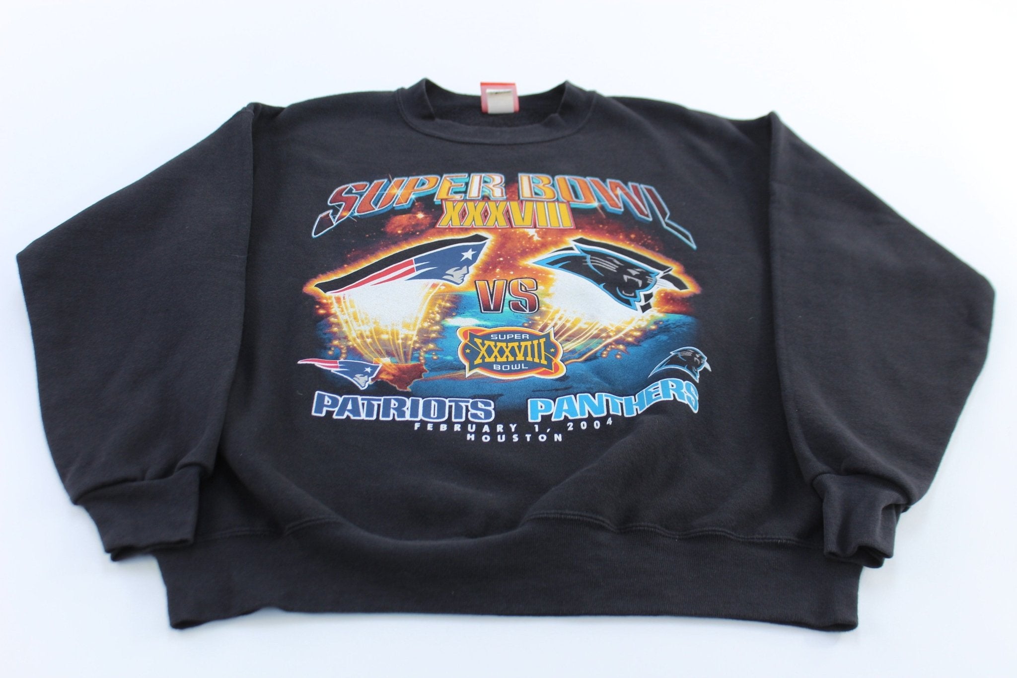 2004 New England Patriots vs Carolina Panthers SuperBowl Sweatshirt - ThriftedThreads.com