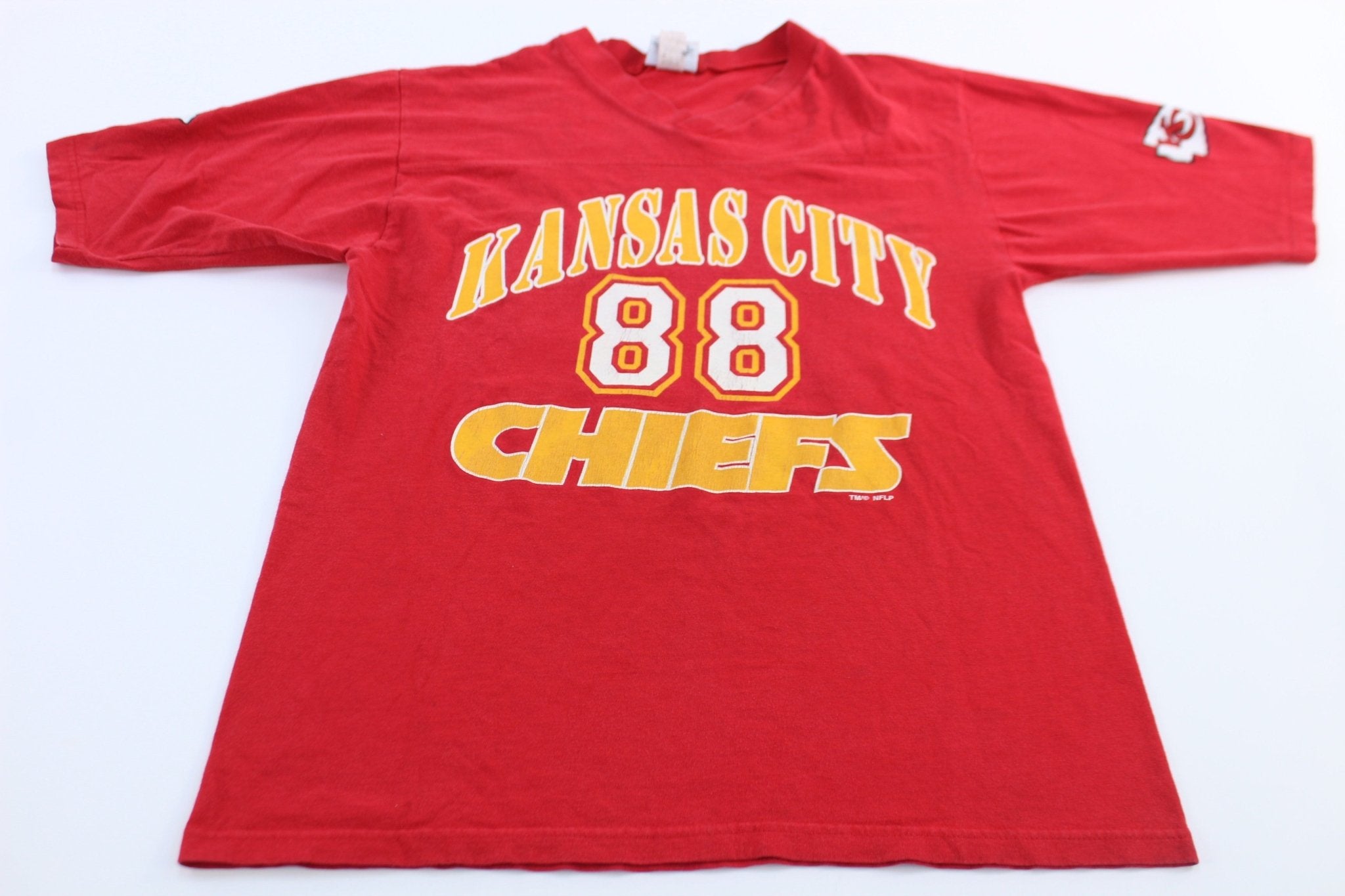 90's Kansas City Chiefs Tony Gonzalez Jersey T-Shirt - ThriftedThreads.com