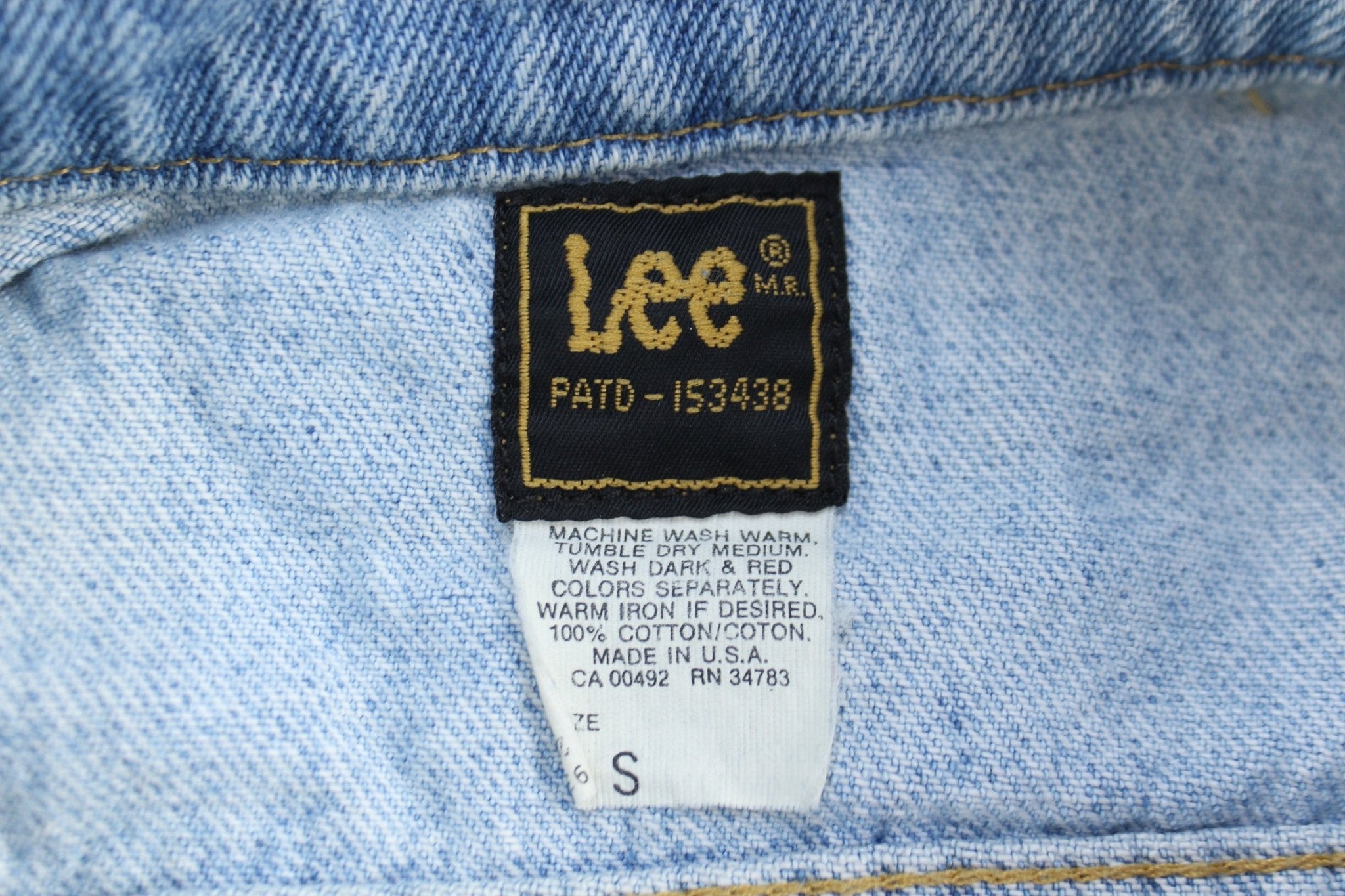 90's Lee Light Wash Denim Jacket - Jacket - Thrifted Threads