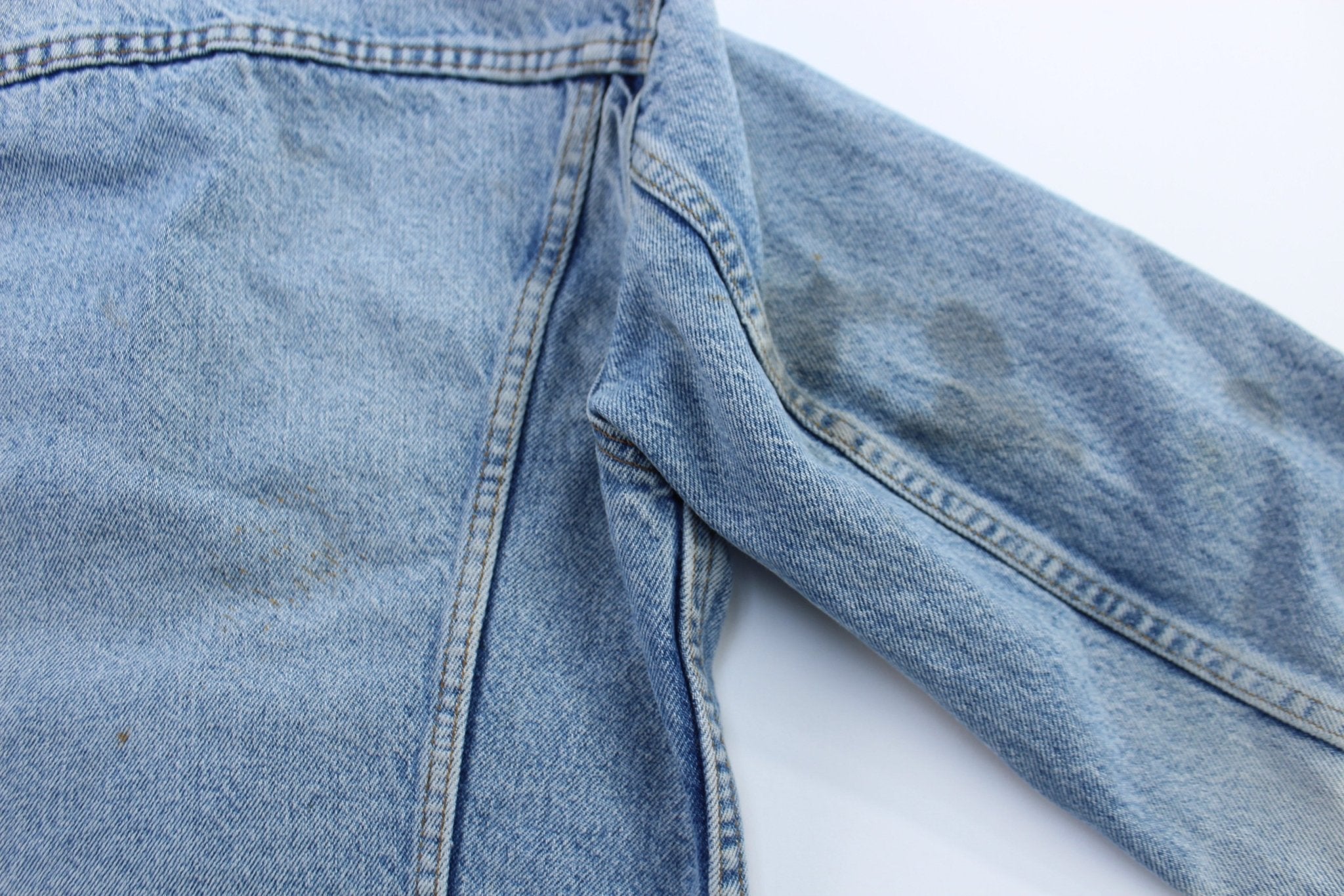 90's Levi's Light Wash Denim Trucker Jacket - ThriftedThreads.com