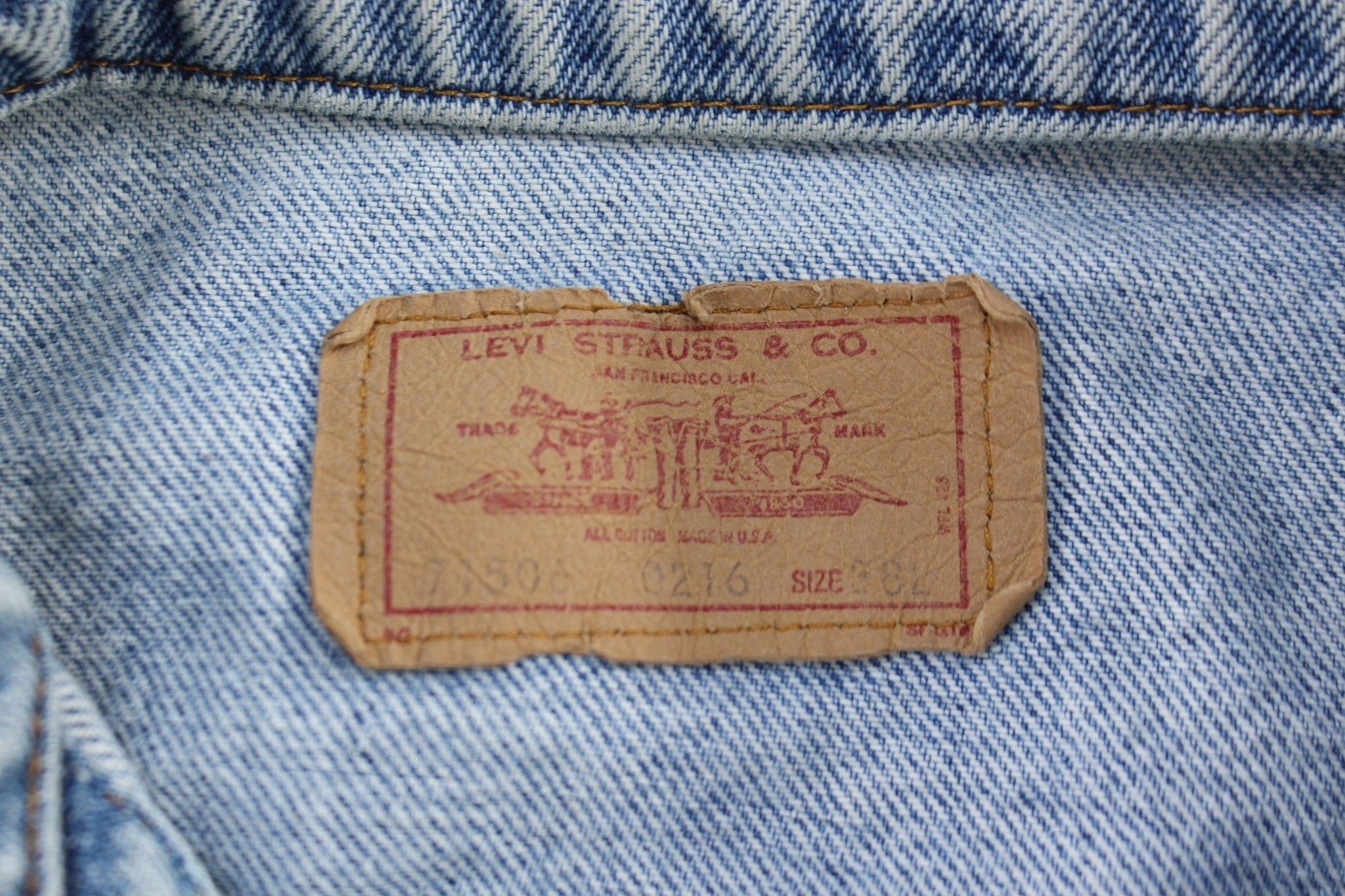 90's Levi's Light Wash Denim Trucker Jacket - ThriftedThreads.com