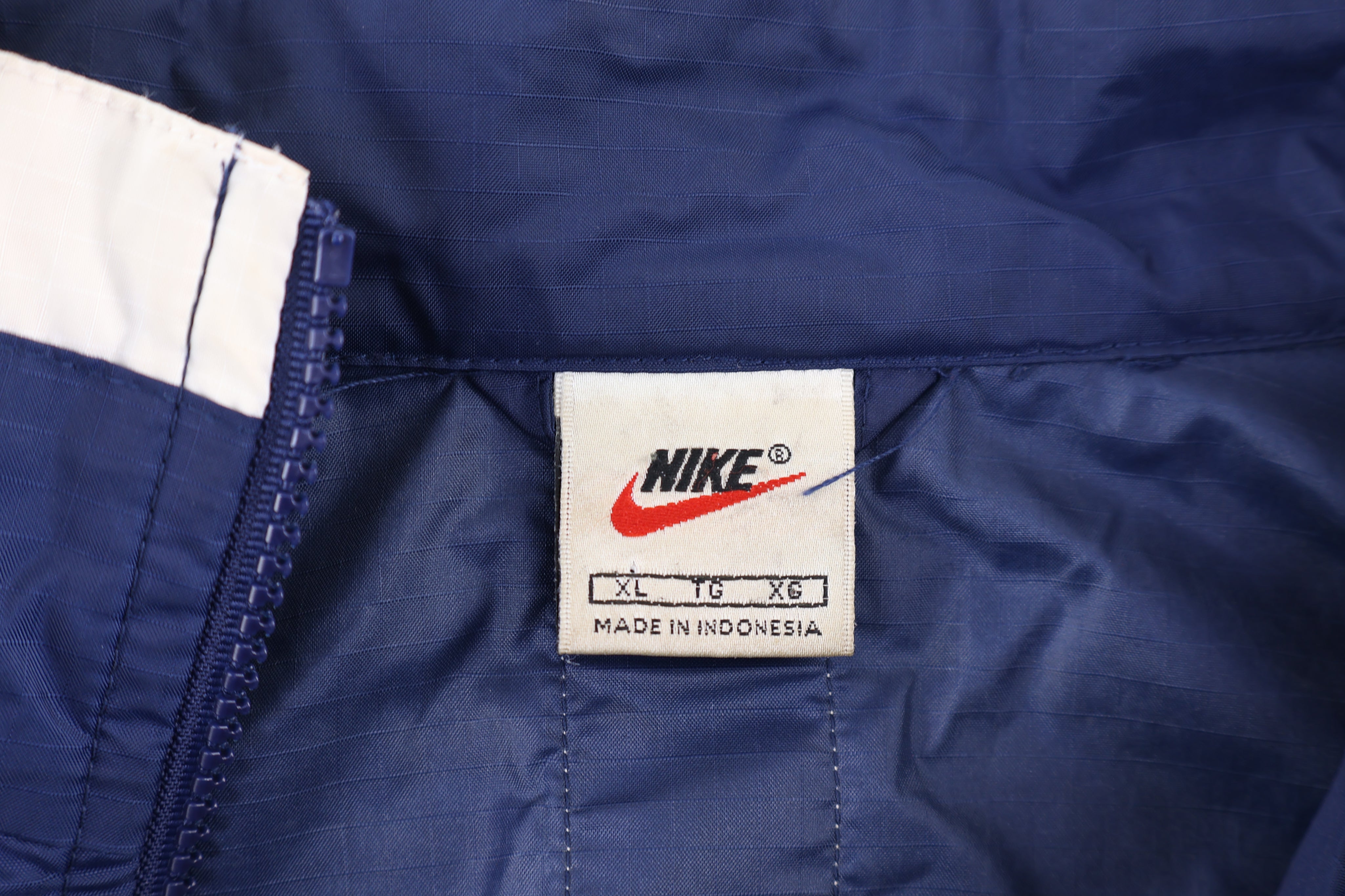 90's Nike Embroidered Logo Navy Full Zip Windbreaker - Jacket - Thrifted Threads
