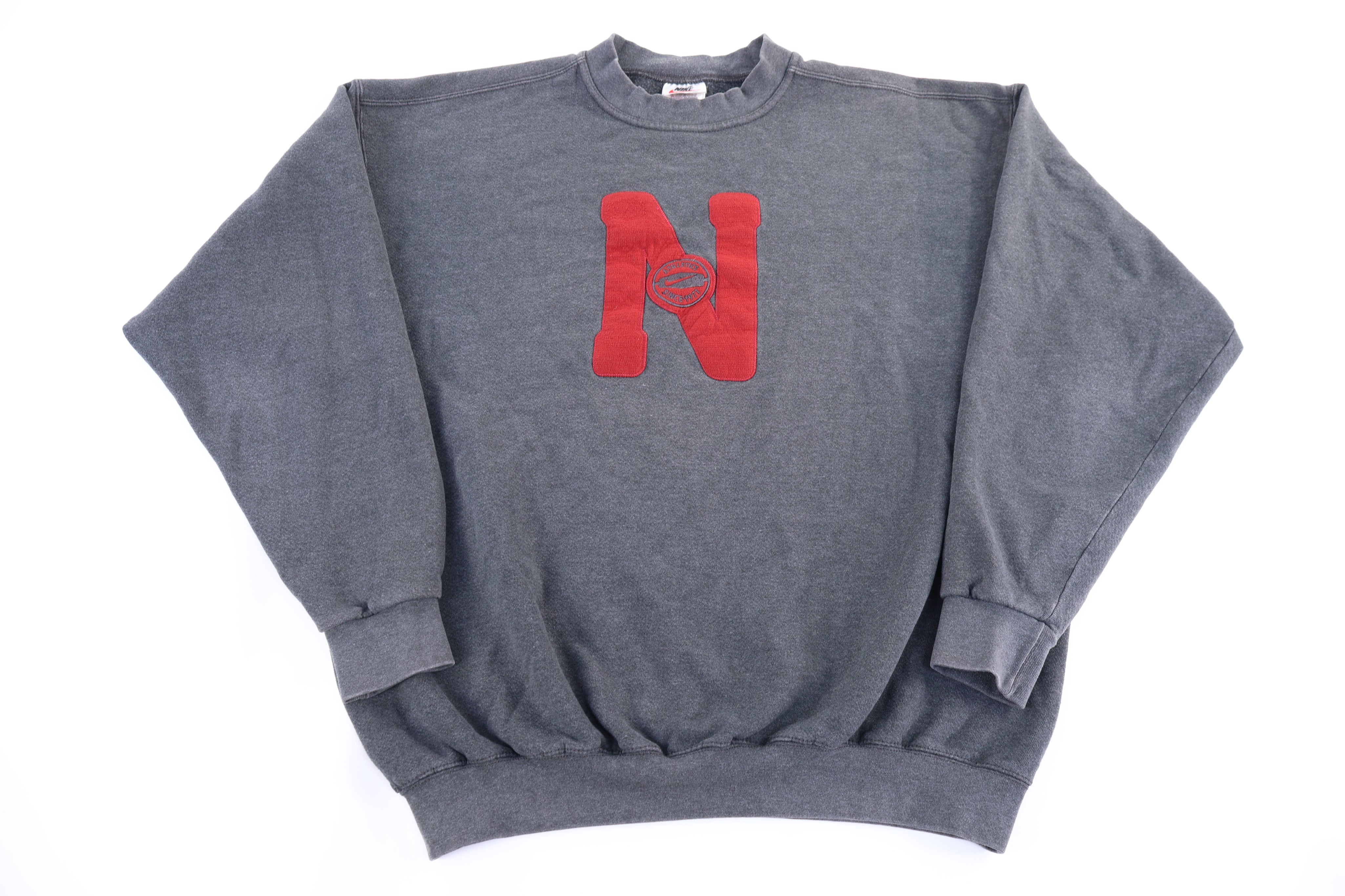 90's Nike Embroidered Logo Sweatshirt - Sweatshirt - Thrifted Threads