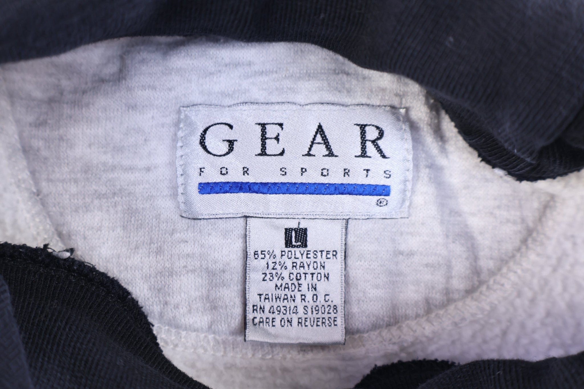 90's Oakland University Graphic Sweatshirt - Sweatshirt - Thrifted Threads