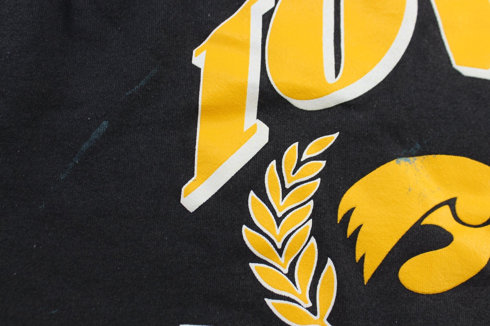 90's University of Iowa Hawkeyes Sweatshirt - ThriftedThreads.com
