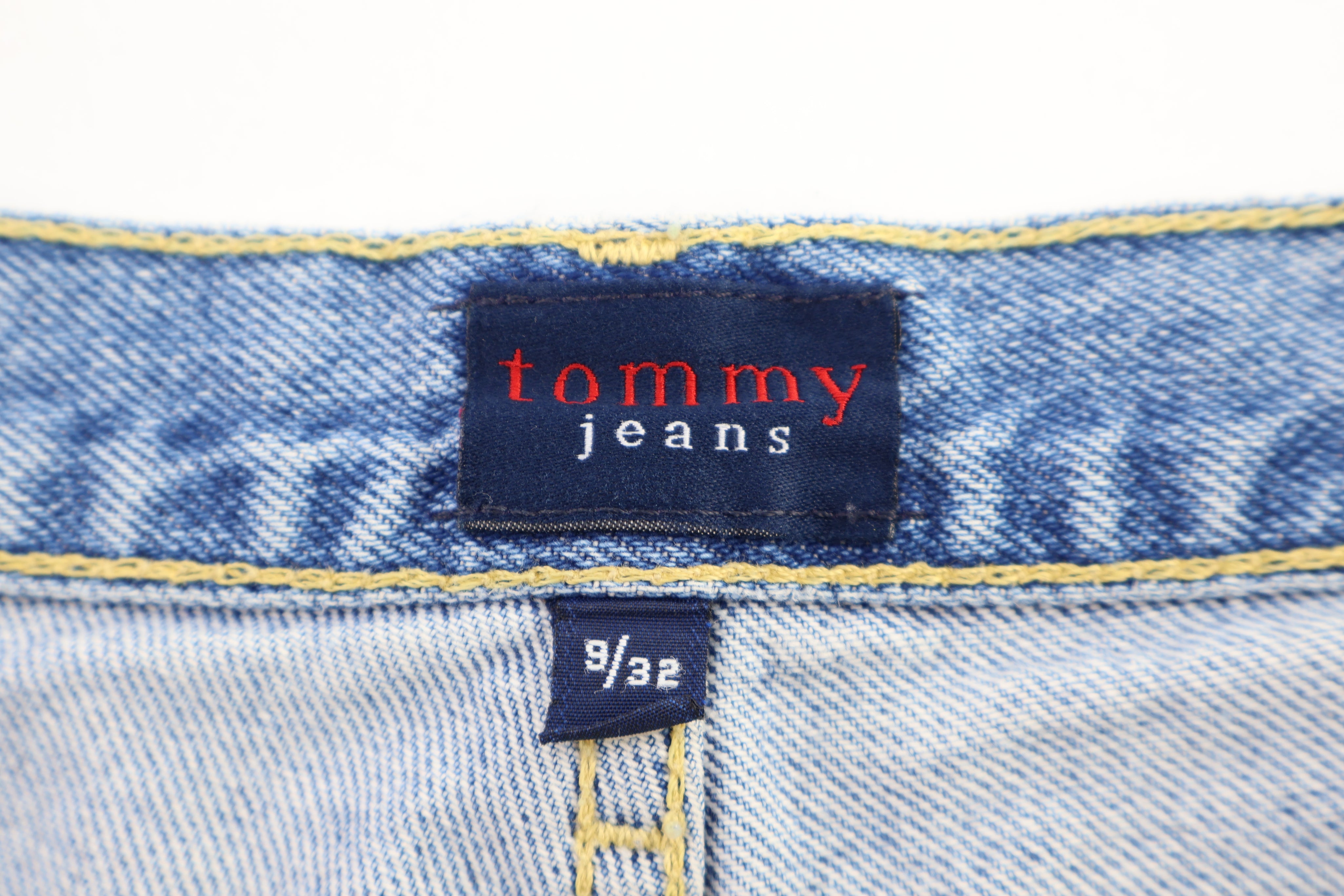 Women's Vintage Tommy Hilfiger Light Wash Denim Jeans