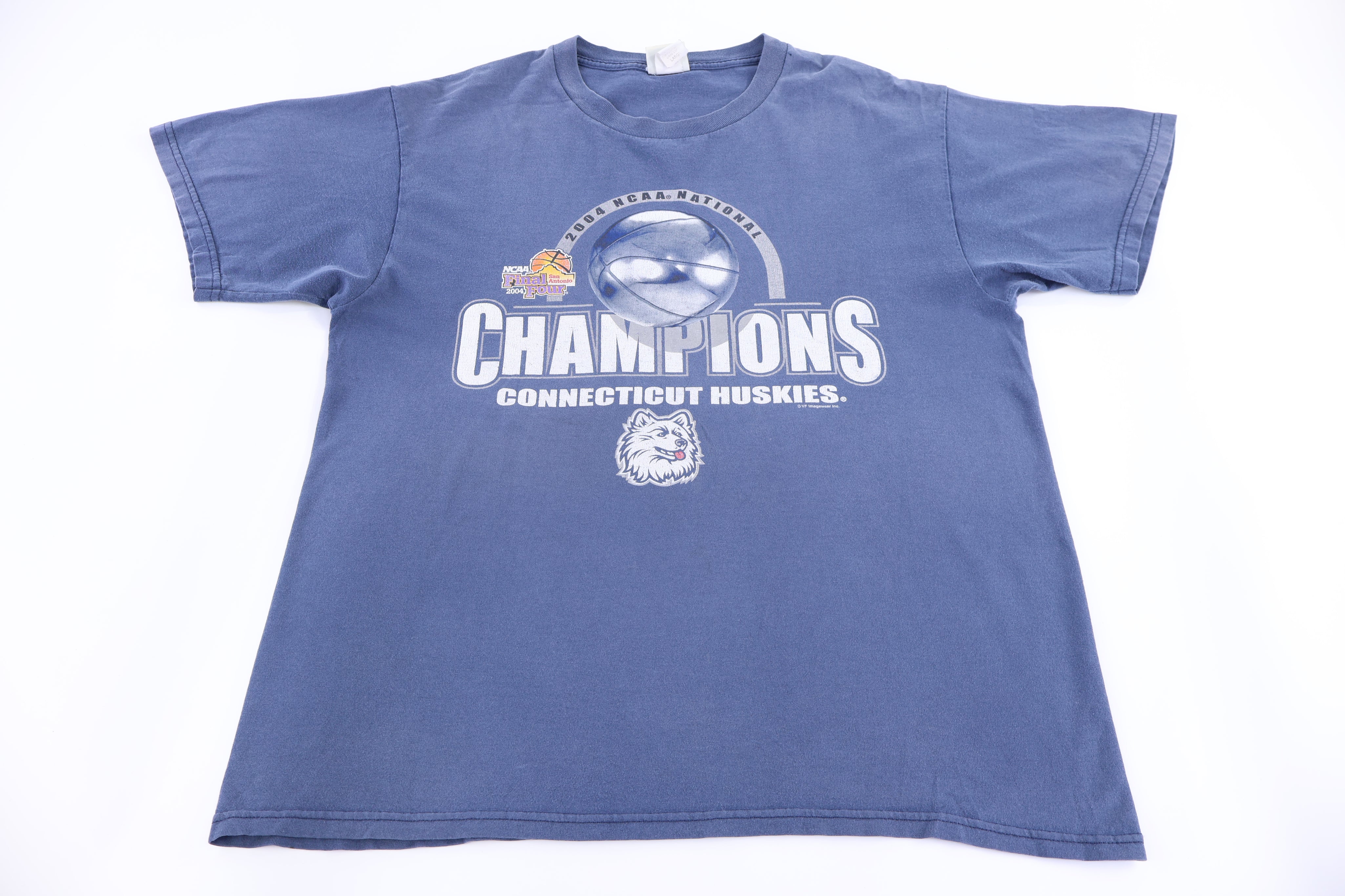 2004 Connecticut Huskies NCAA Champions T-shirt