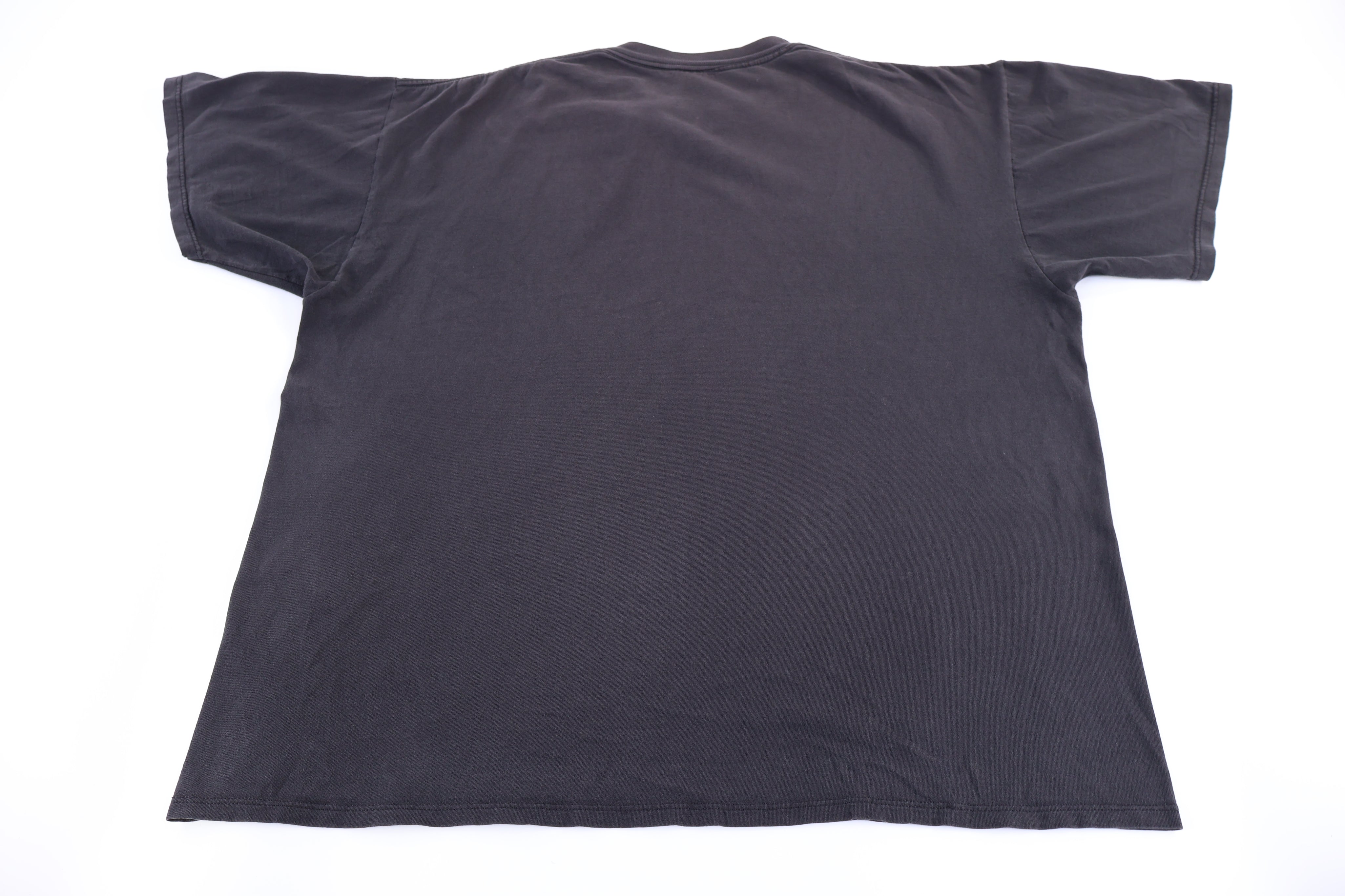 90's Alaska Bear Nature Graphic T-shirt