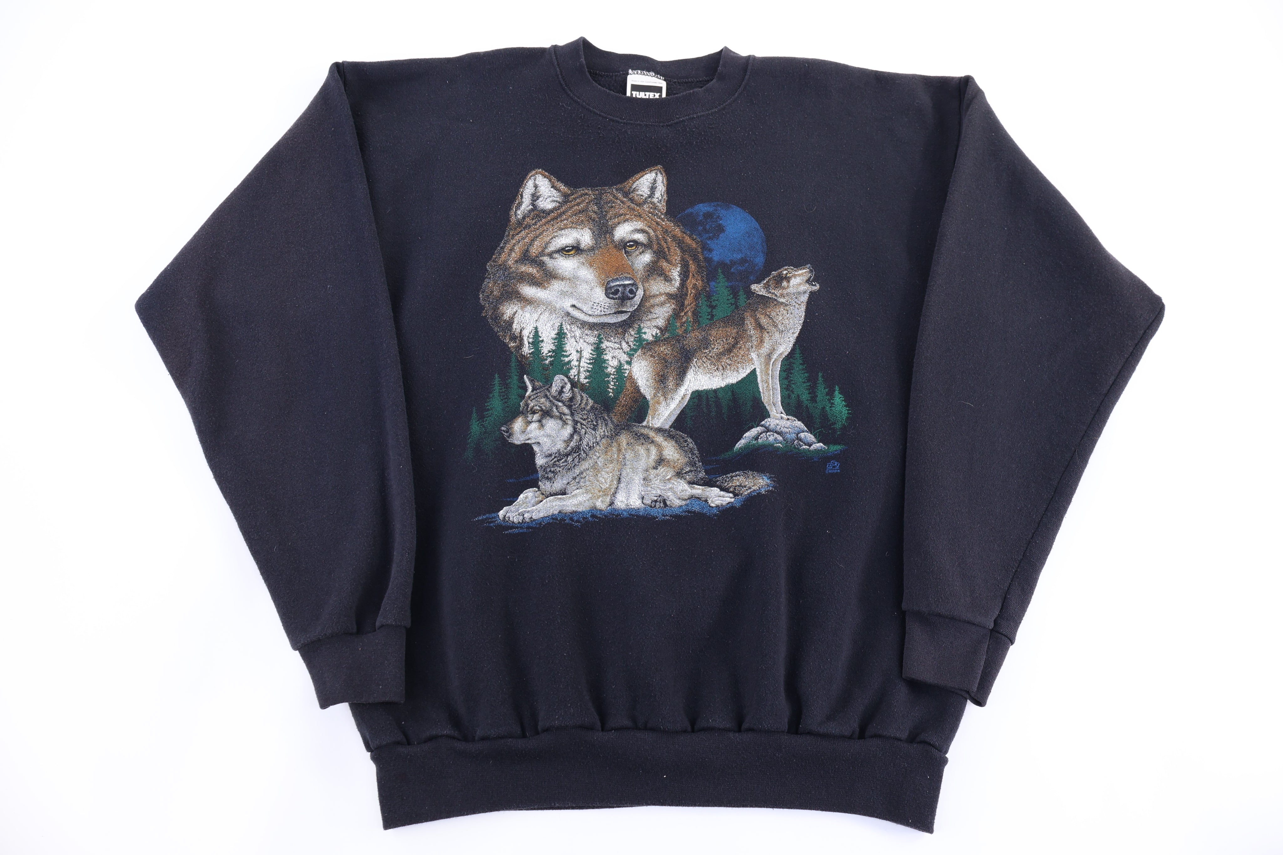90's Wolves Nature Graphic Sweatshirt