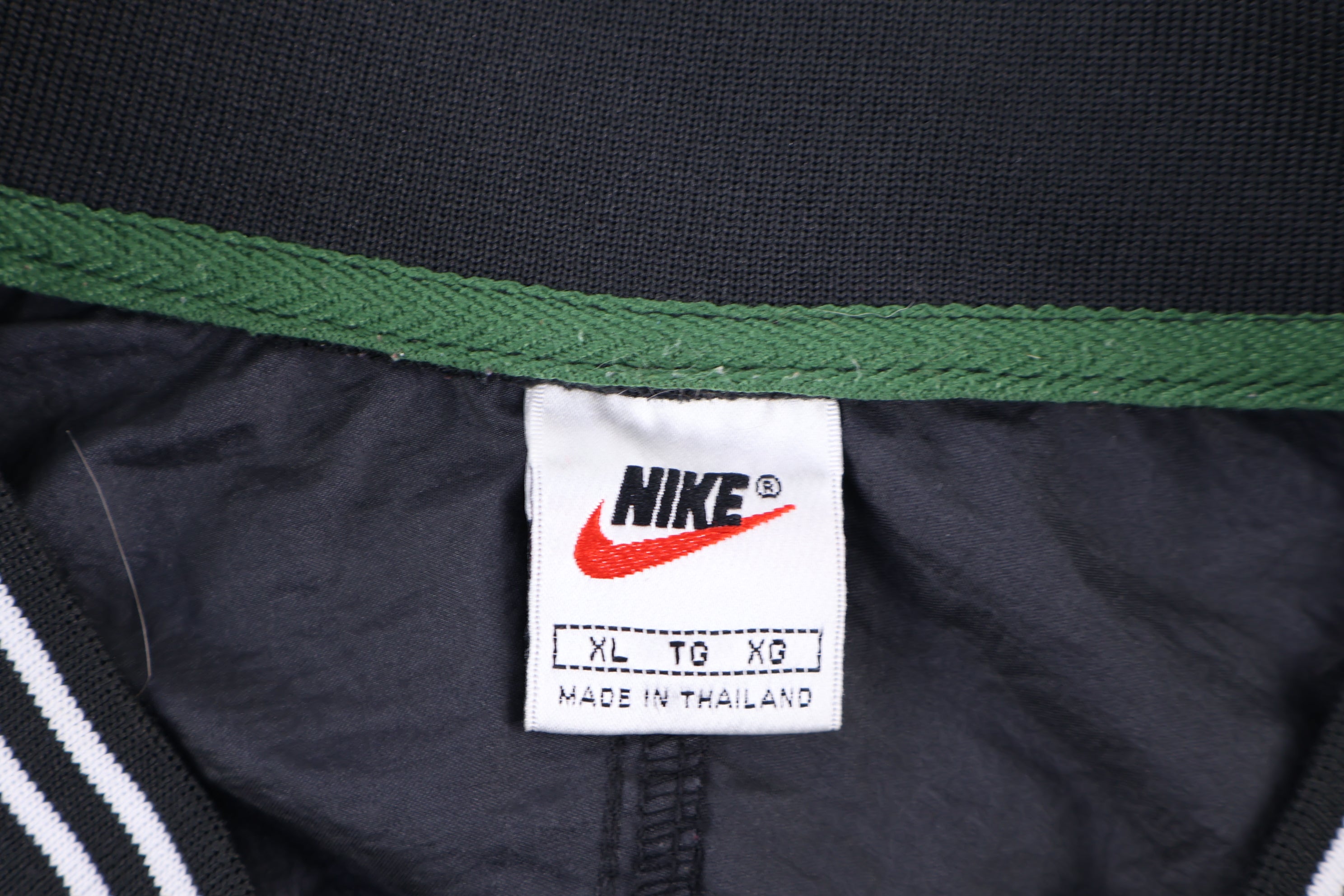 90's Nike Embroidered Logo Black Pullover Windbreaker