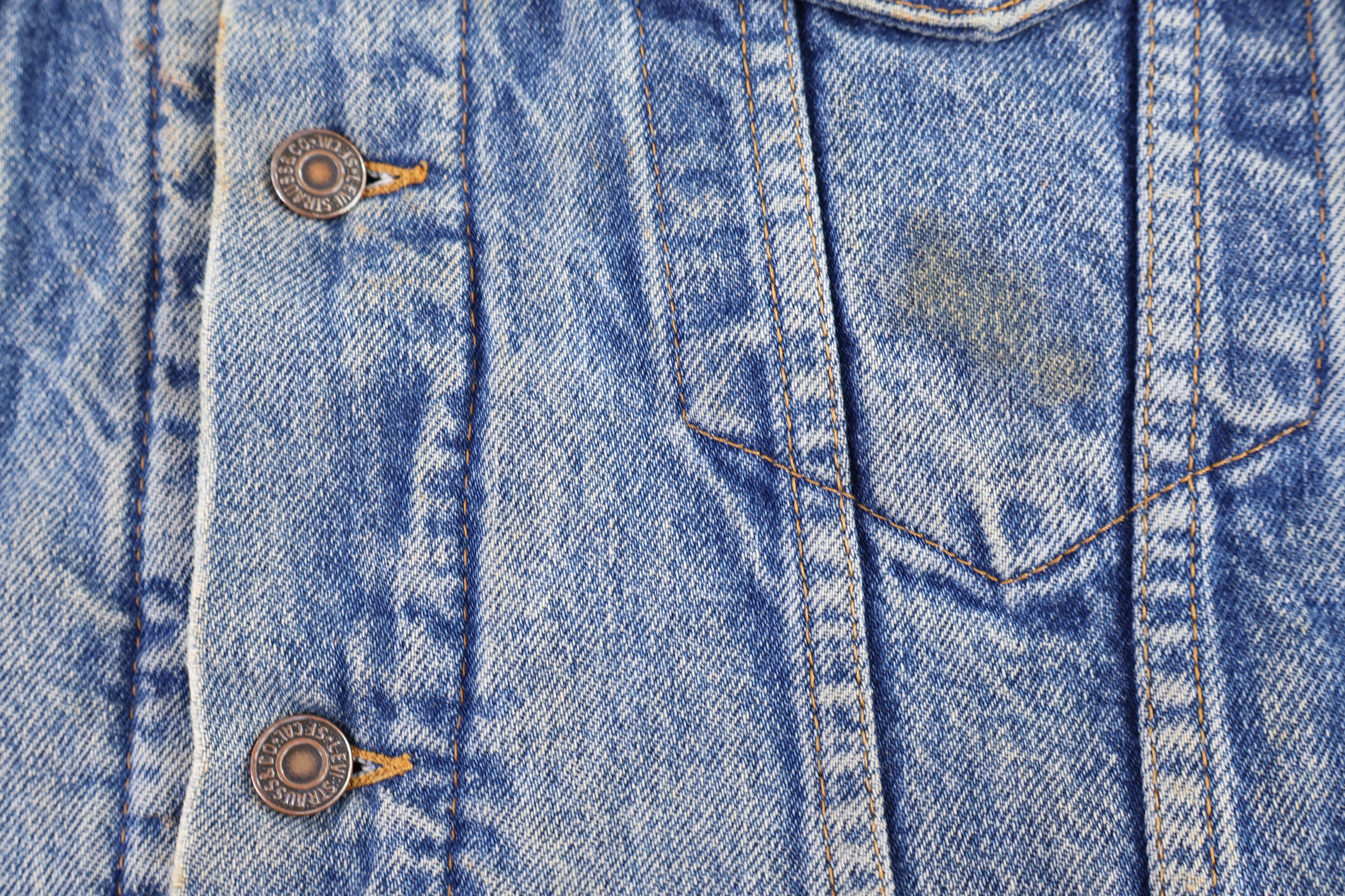 90's Levi's Medium Wash Blanked Lined Jacket