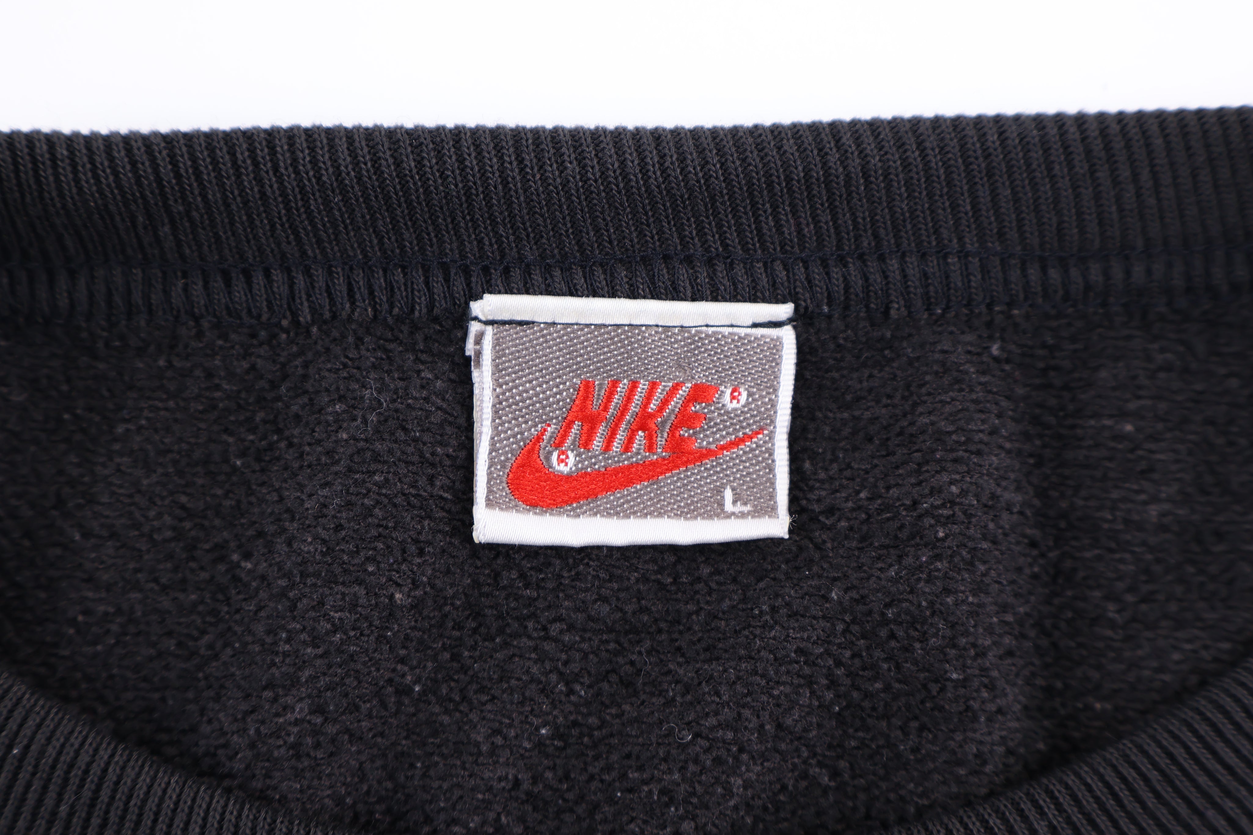 Women's 90's Nike Embroidered Logo T-shirt
