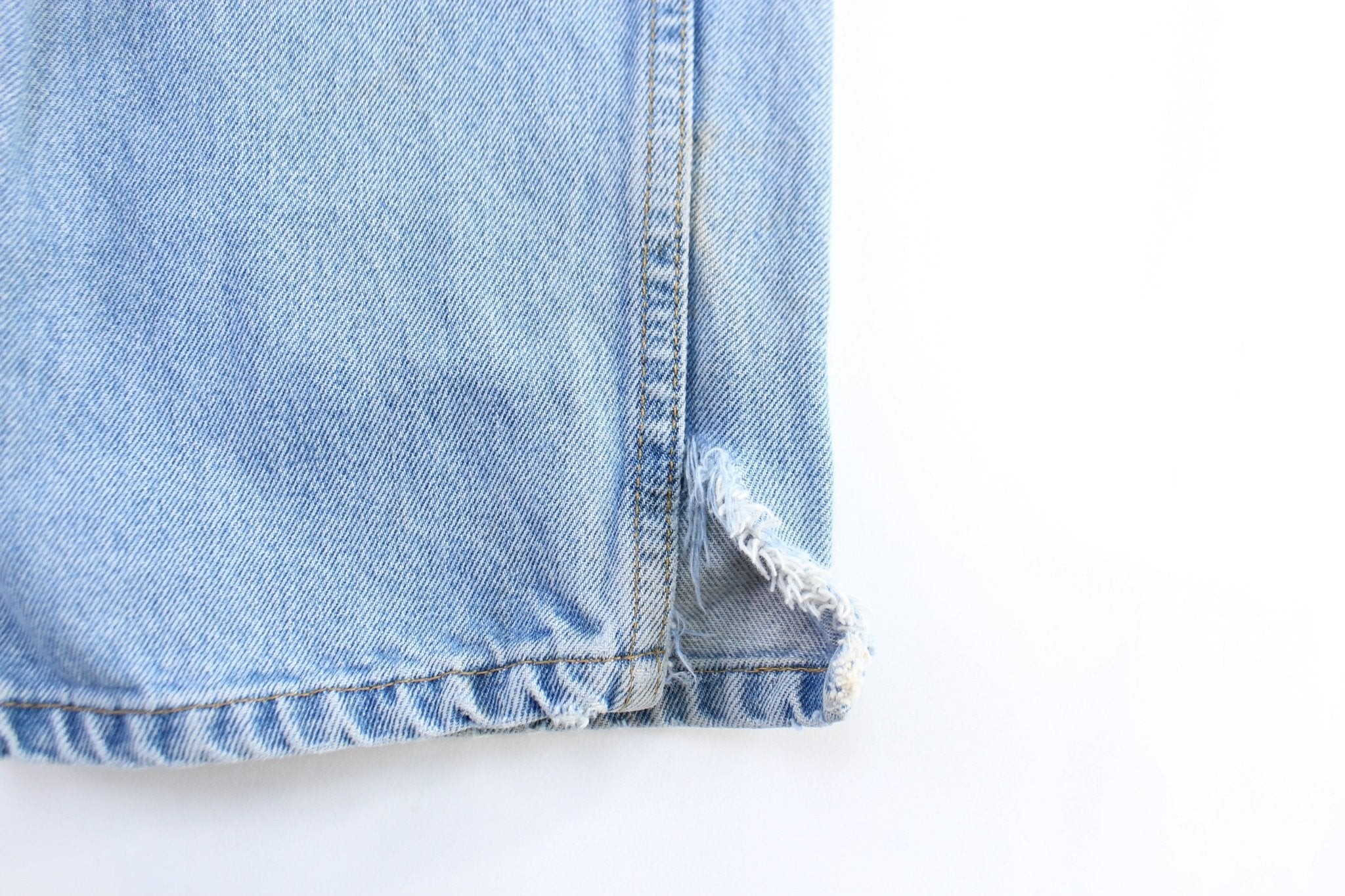 Levi's 550 Light Wash Denim Jeans - Pants/Shorts - Thrifted Threads