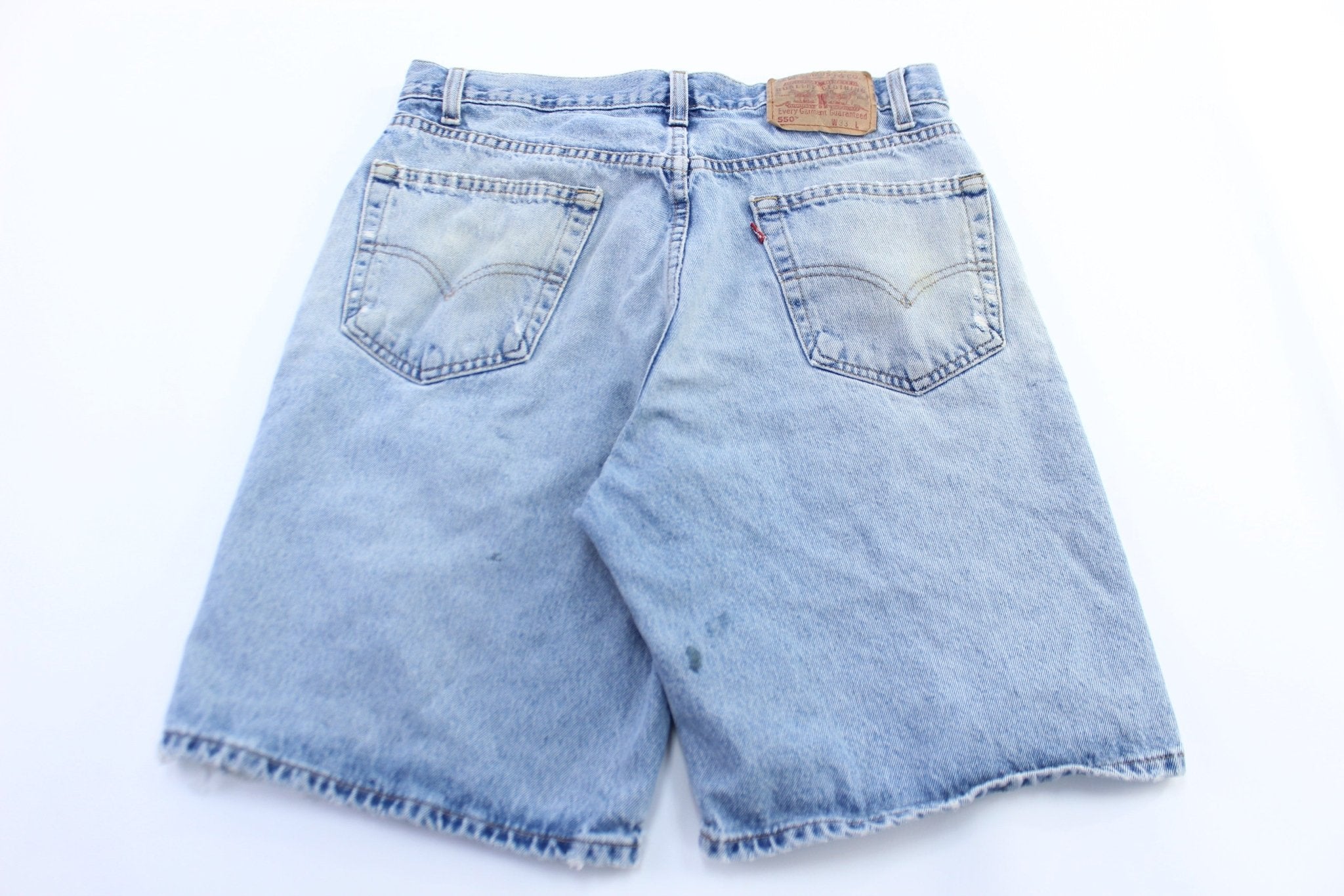 Levi's 550 Light Wash Denim Shorts - ThriftedThreads.com