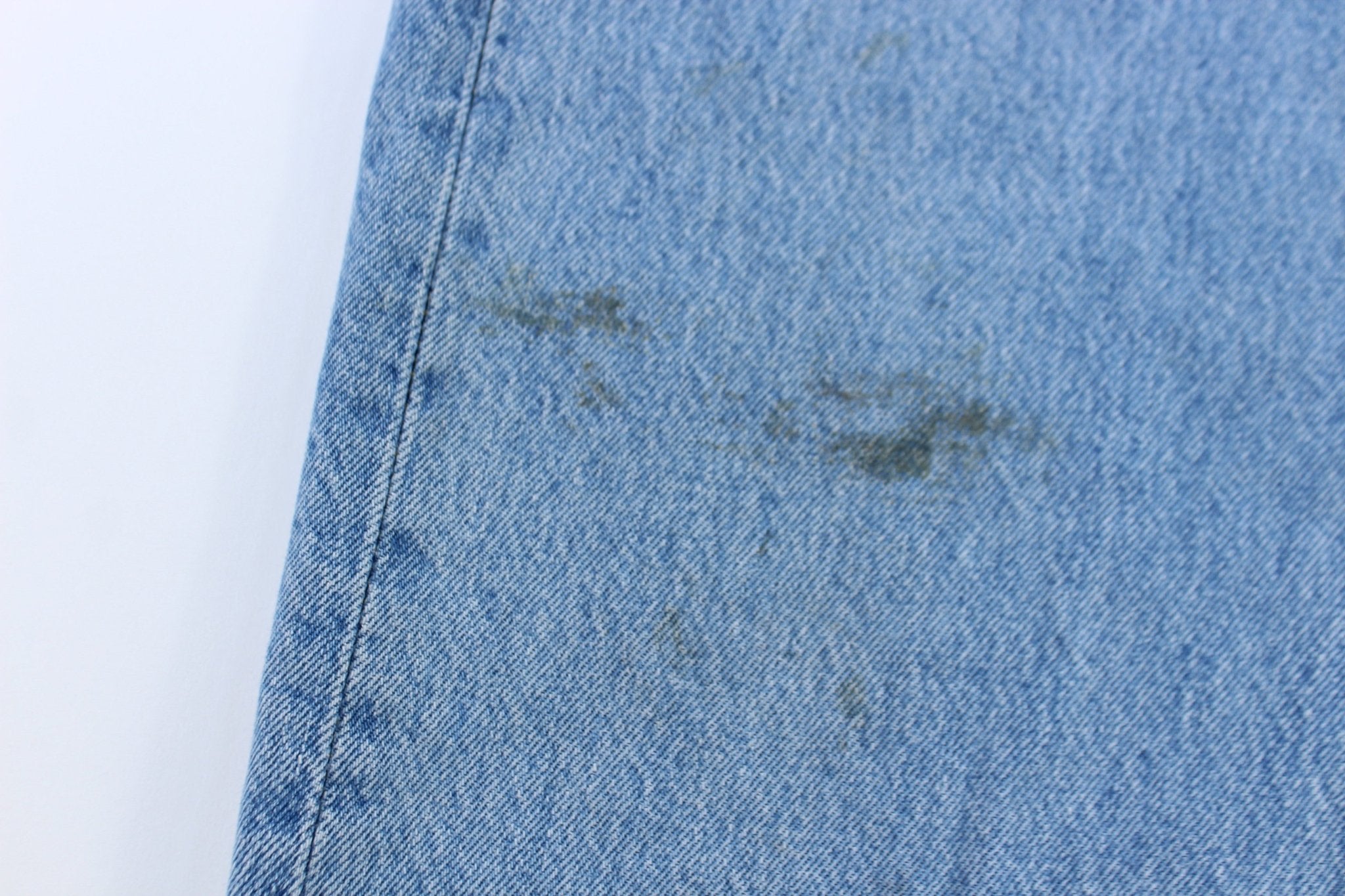 Levi's Light Wash Denim Jeans - ThriftedThreads.com