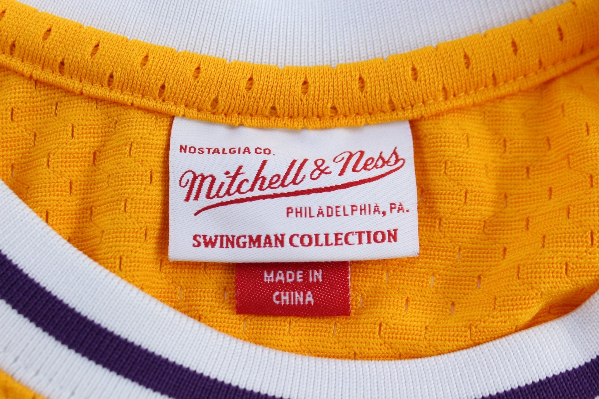 Los Angeles Lakers Magic Johnson 32 Basketball Jersey - ThriftedThreads.com