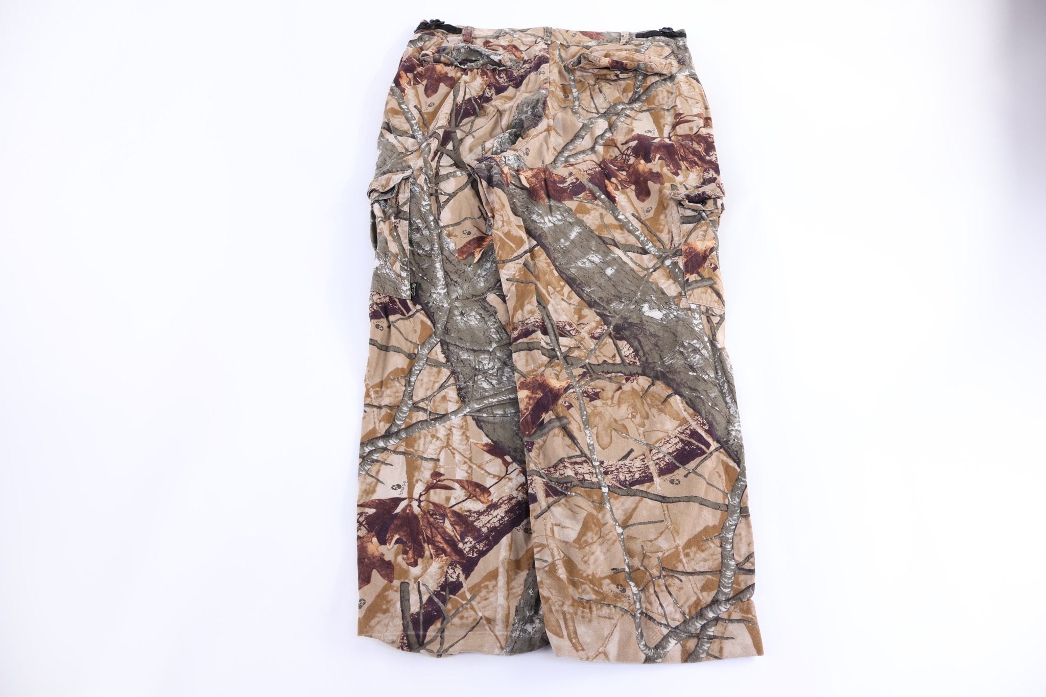 Outfitters Ridge Camo Cargo Pants - Pants/Shorts - Thrifted Threads