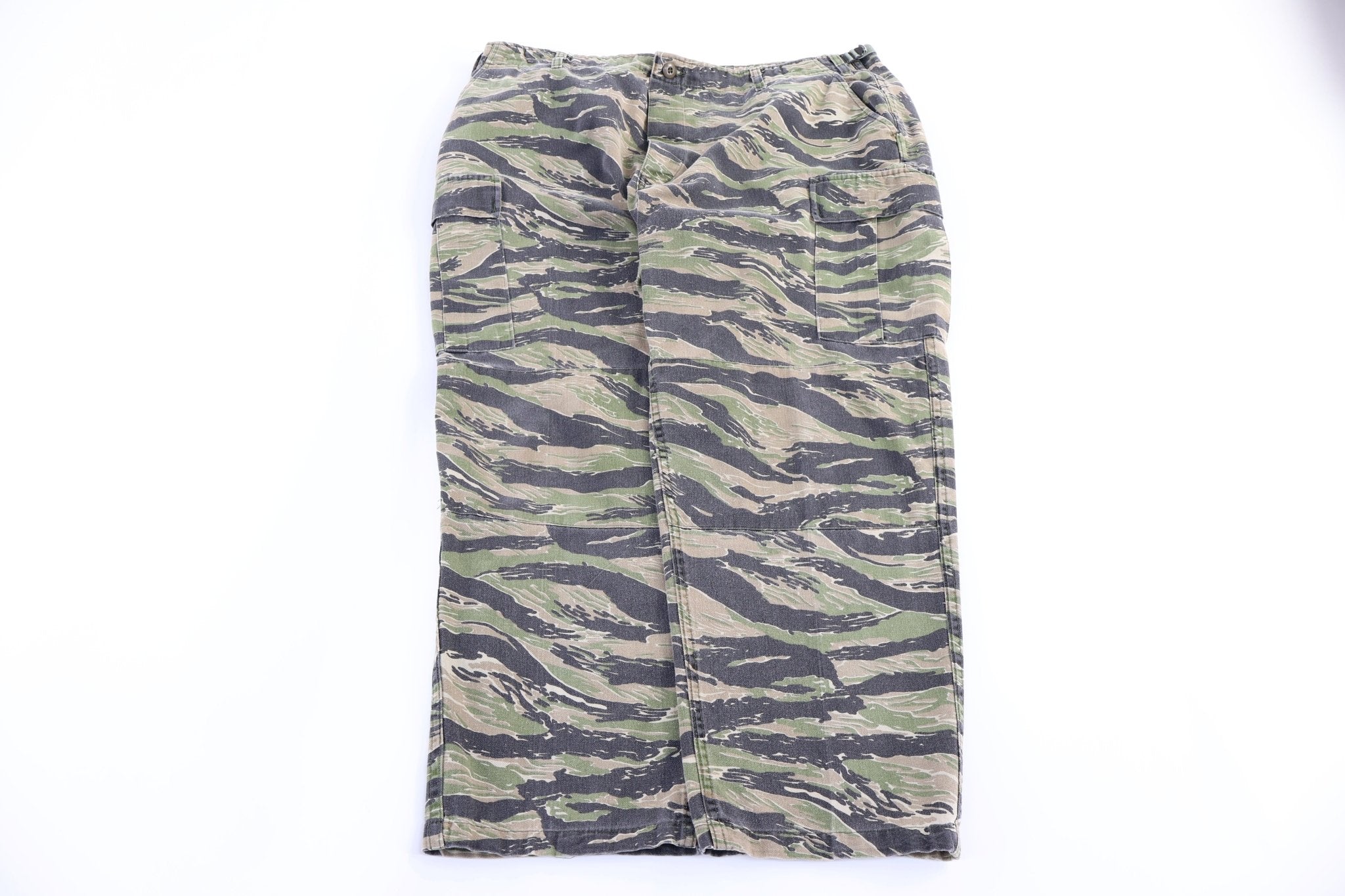 Vintage Camo Cargo Pants - Pants/Shorts - Thrifted Threads