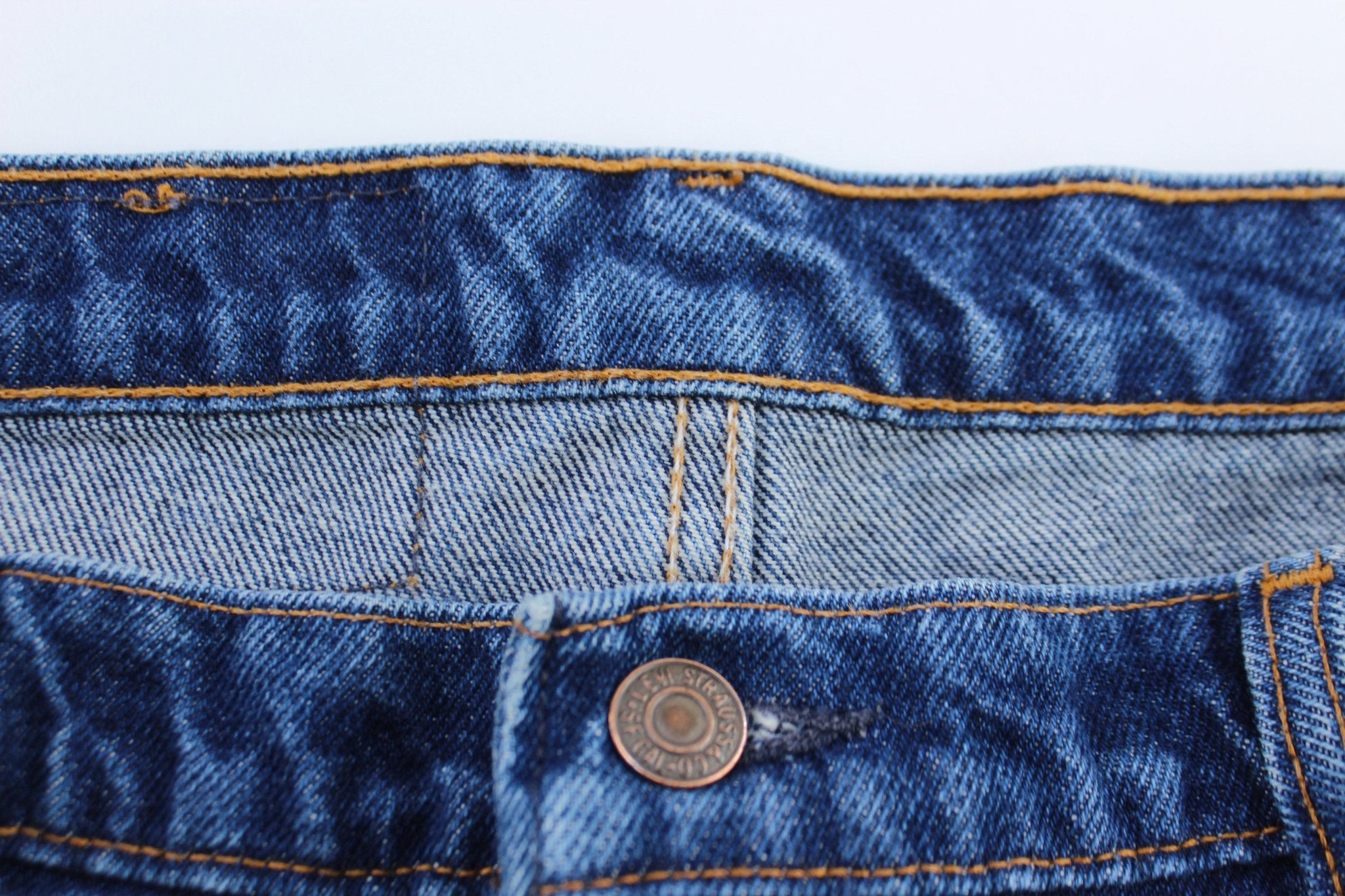 Vintage Levi's 550 Dark Wash Denim Jeans - ThriftedThreads.com