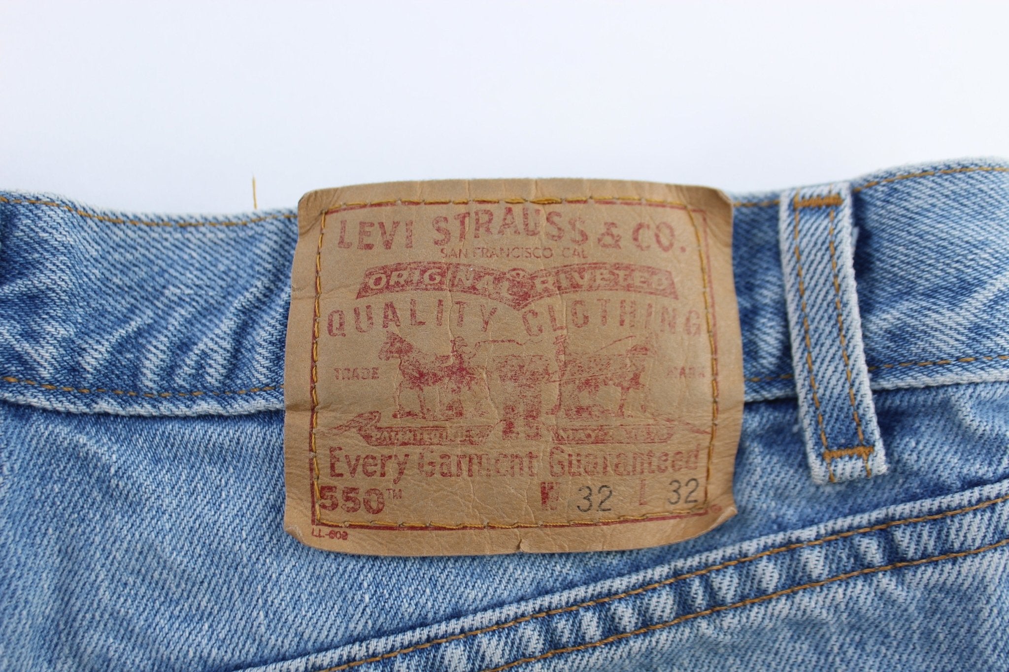 Vintage Levi's 550 Light Wash Relaxed Fit Denim Jeans - ThriftedThreads.com
