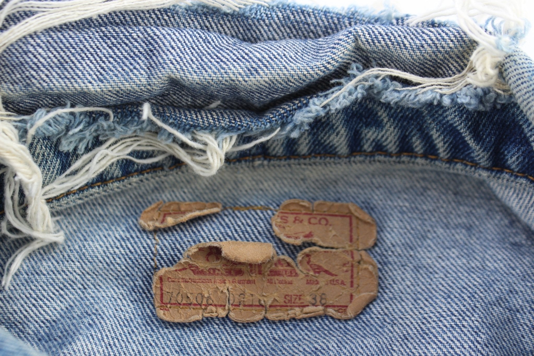 Vintage Levi's Medium Wash Demin Jacket - Jacket - Thrifted Threads