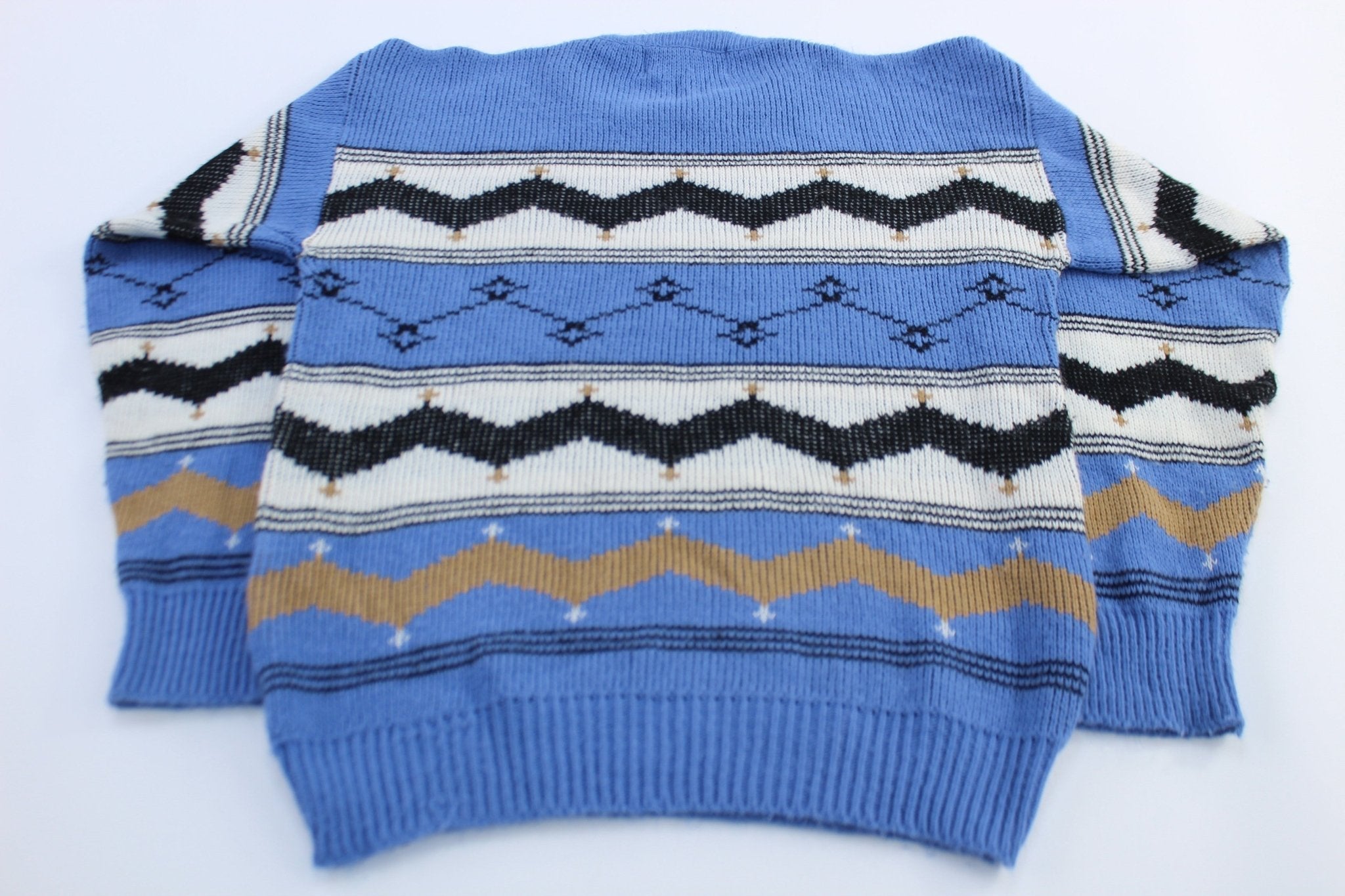 Vintage Sweater Graphix Patterned Sweater - Sweater - Thrifted Threads