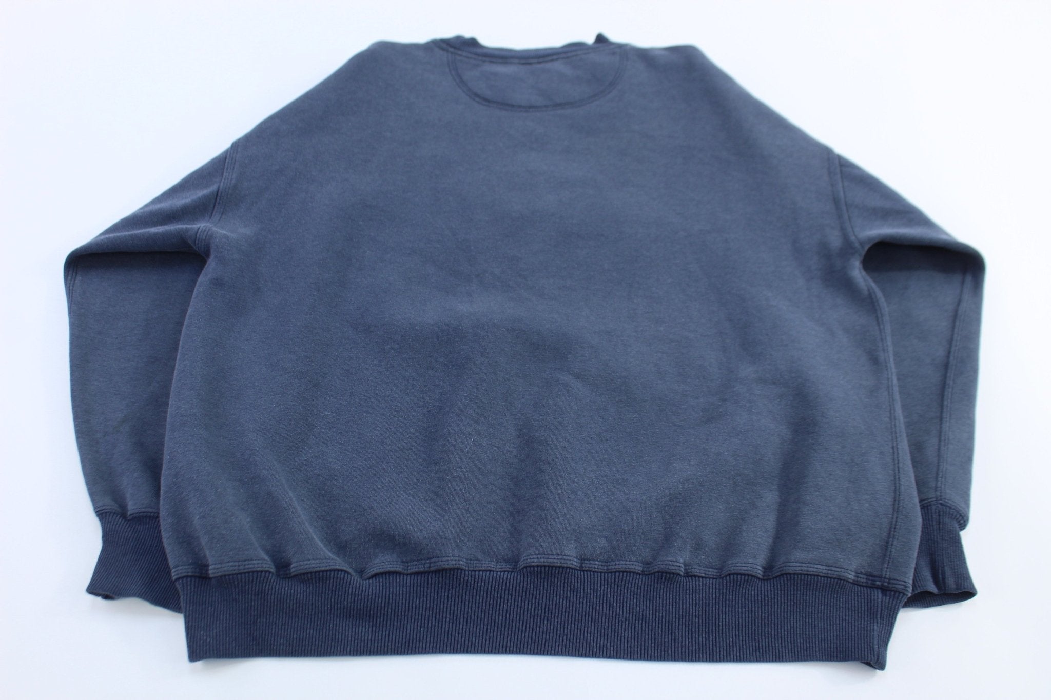 Vintage University of Notre Dame Fightin' Irish Embroidered sweatshirt - ThriftedThreads.com