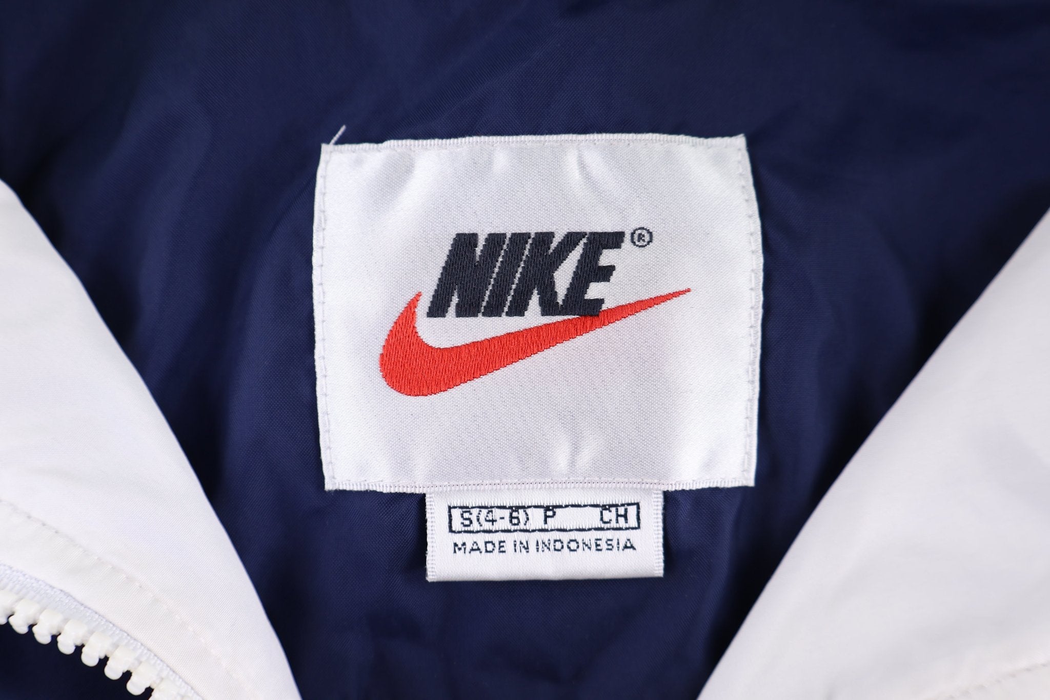 Women's 90's Nike Embroidered Full Zip Windbreaker - Jacket - Thrifted Threads