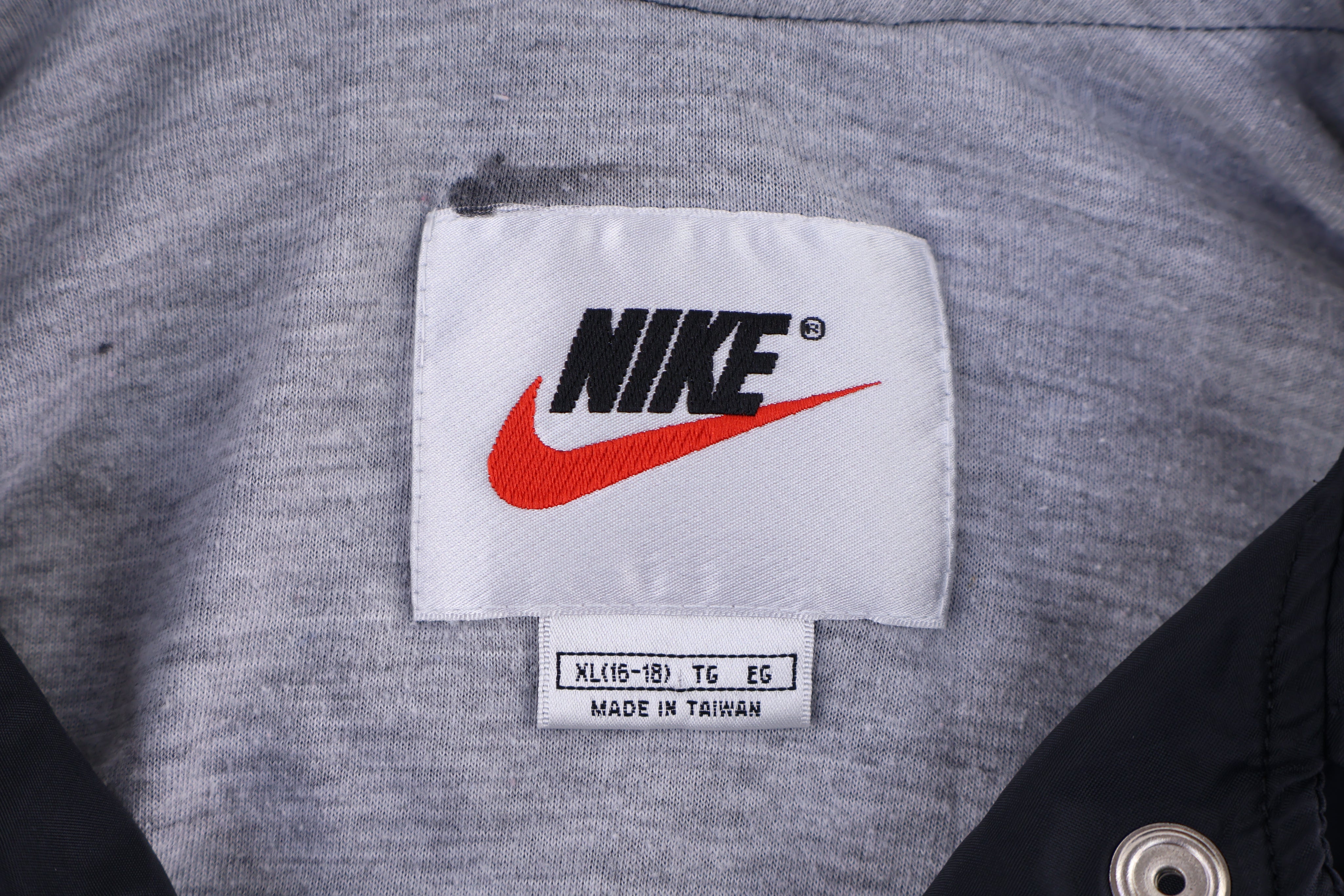 Women's 90's Nike Embroidered Logo Full Snap Windbreaker - Jacket - Thrifted Threads