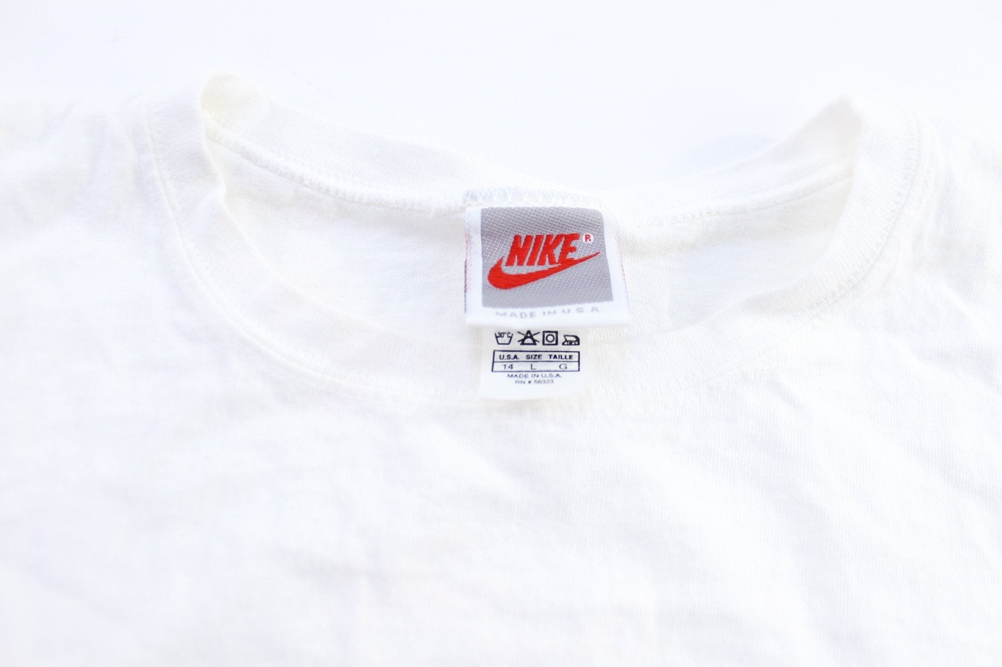 Women's 90's Nike Logo Graphic T-Shirt - T-Shirt - Thrifted Threads