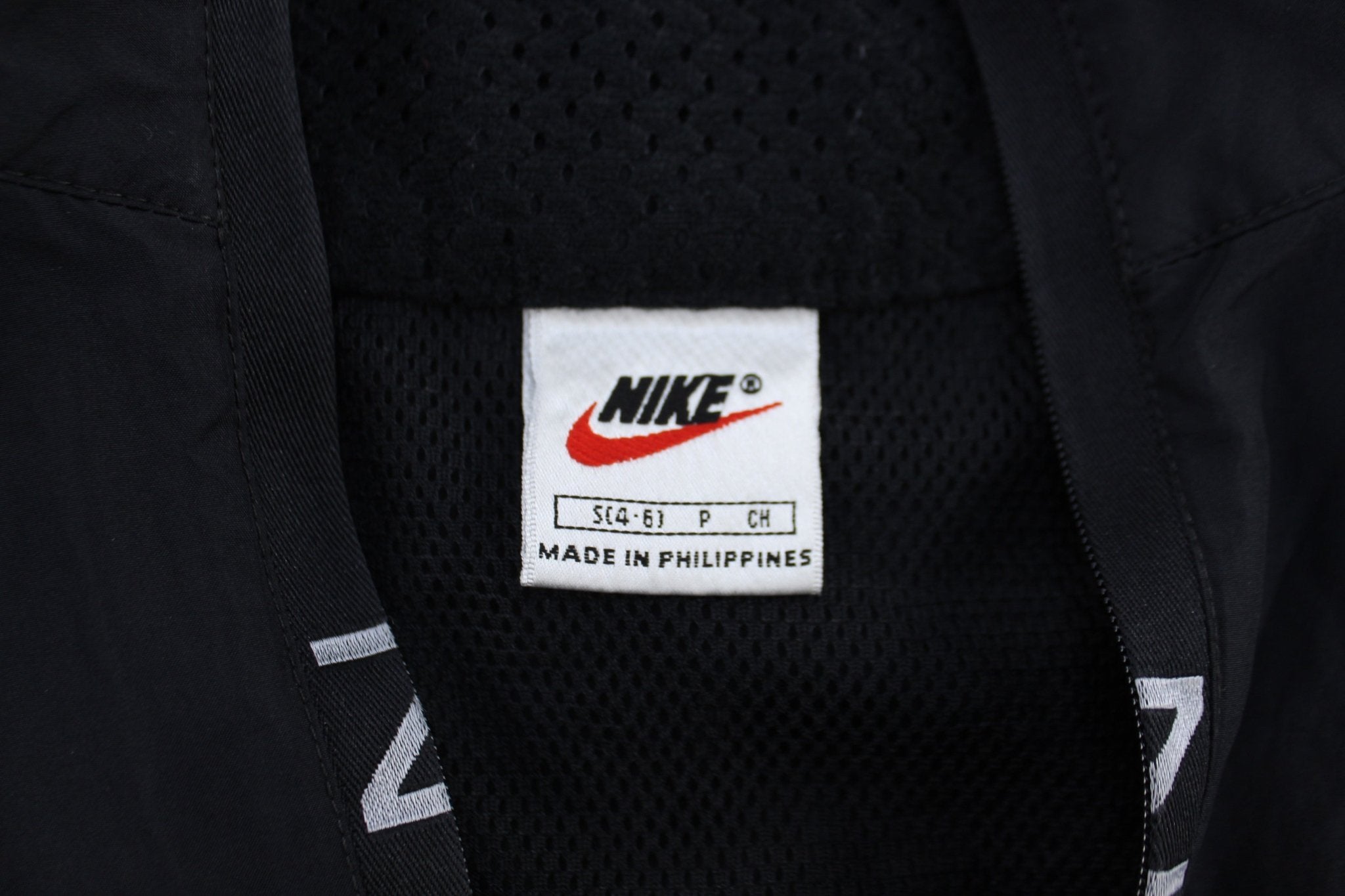 Women's 90's Nike Spellout Logo Black Windbreaker Pullover - ThriftedThreads.com
