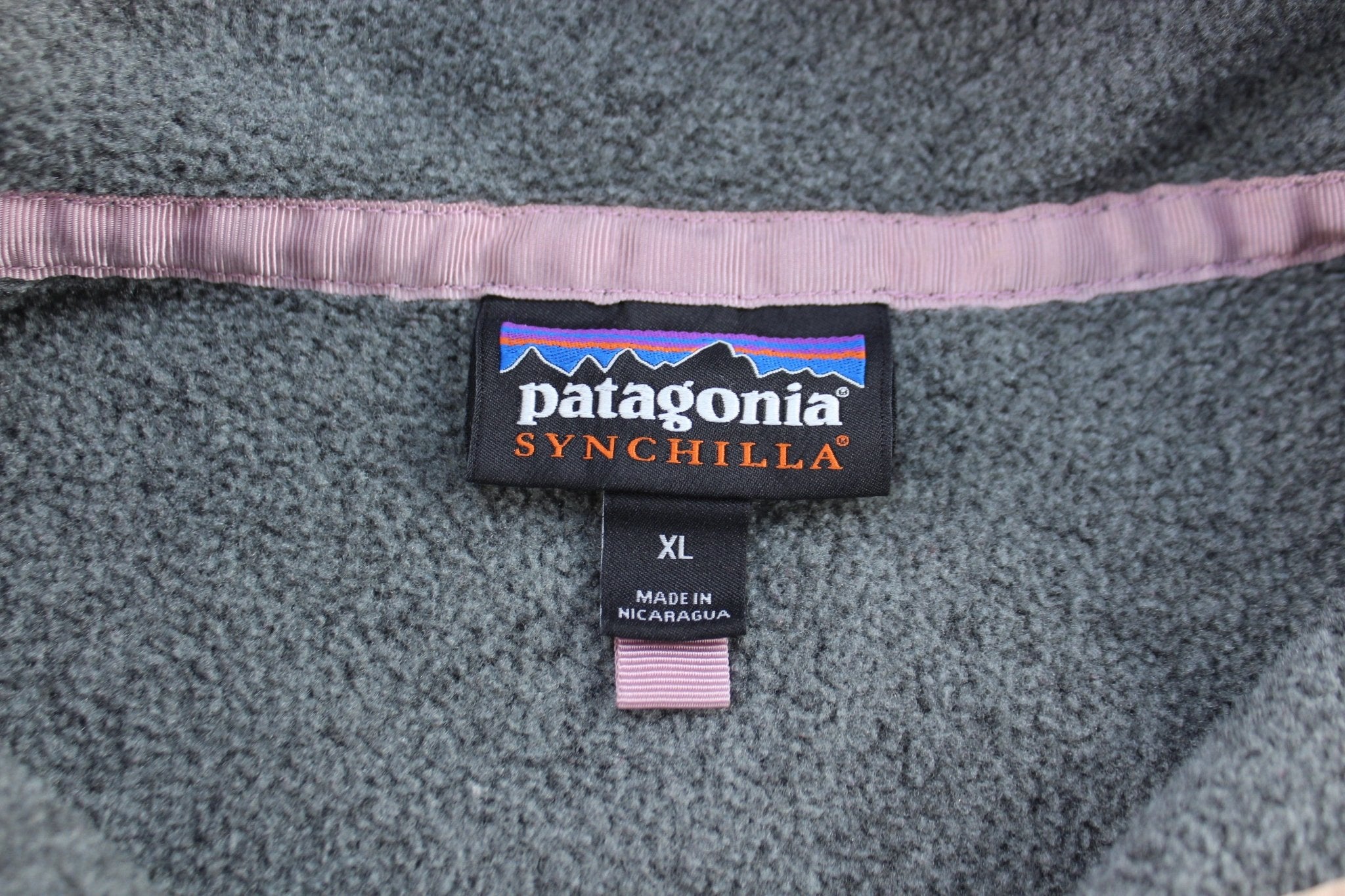 Women's Patagonia Logo Patch Grey & Peach Snap - T Fleece Pullover - ThriftedThreads.com