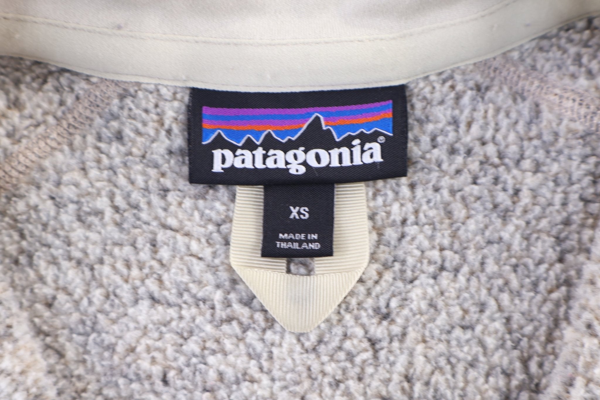 Women's Patagonia Logo Patch Pullover Sweater - Sweater - Thrifted Threads