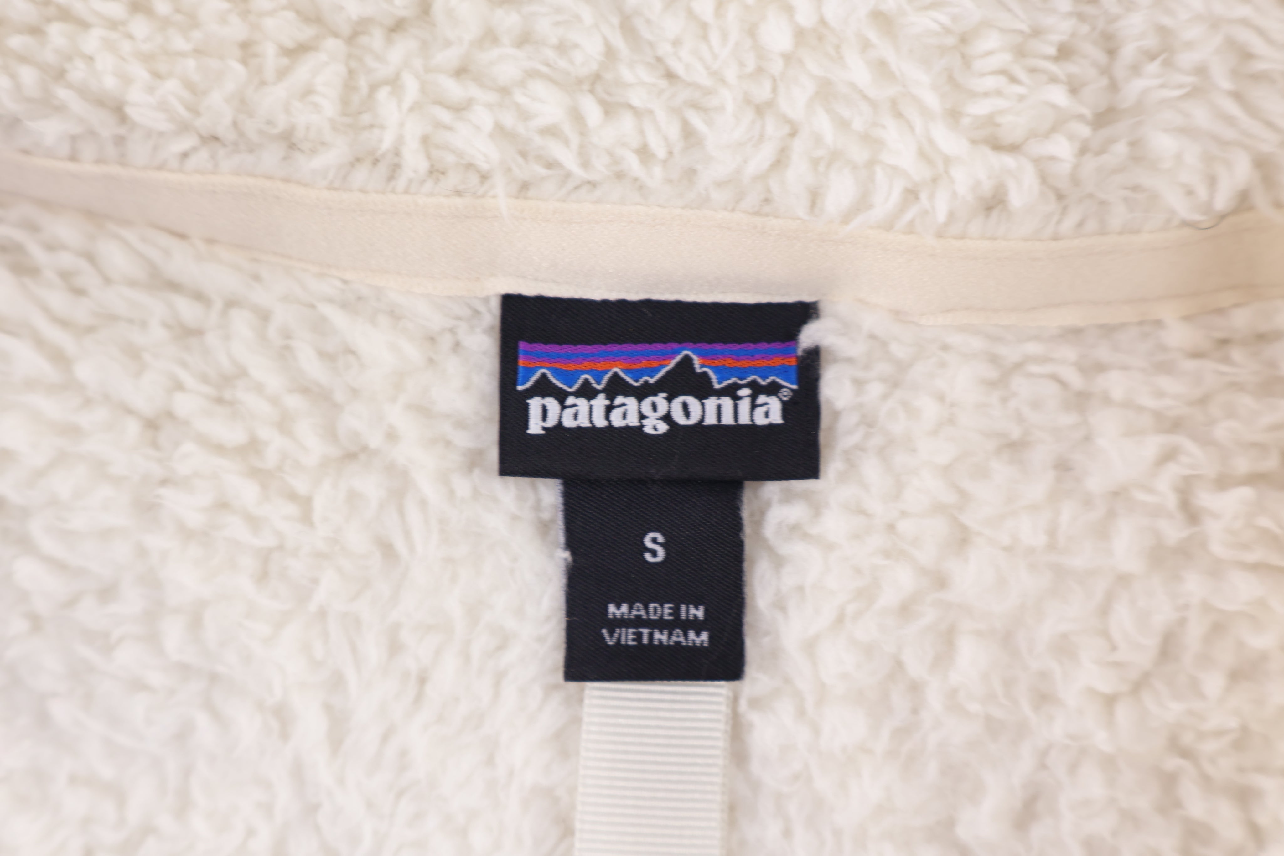Women's Patagonia Logo Patch White Pullover - Sweater - Thrifted Threads