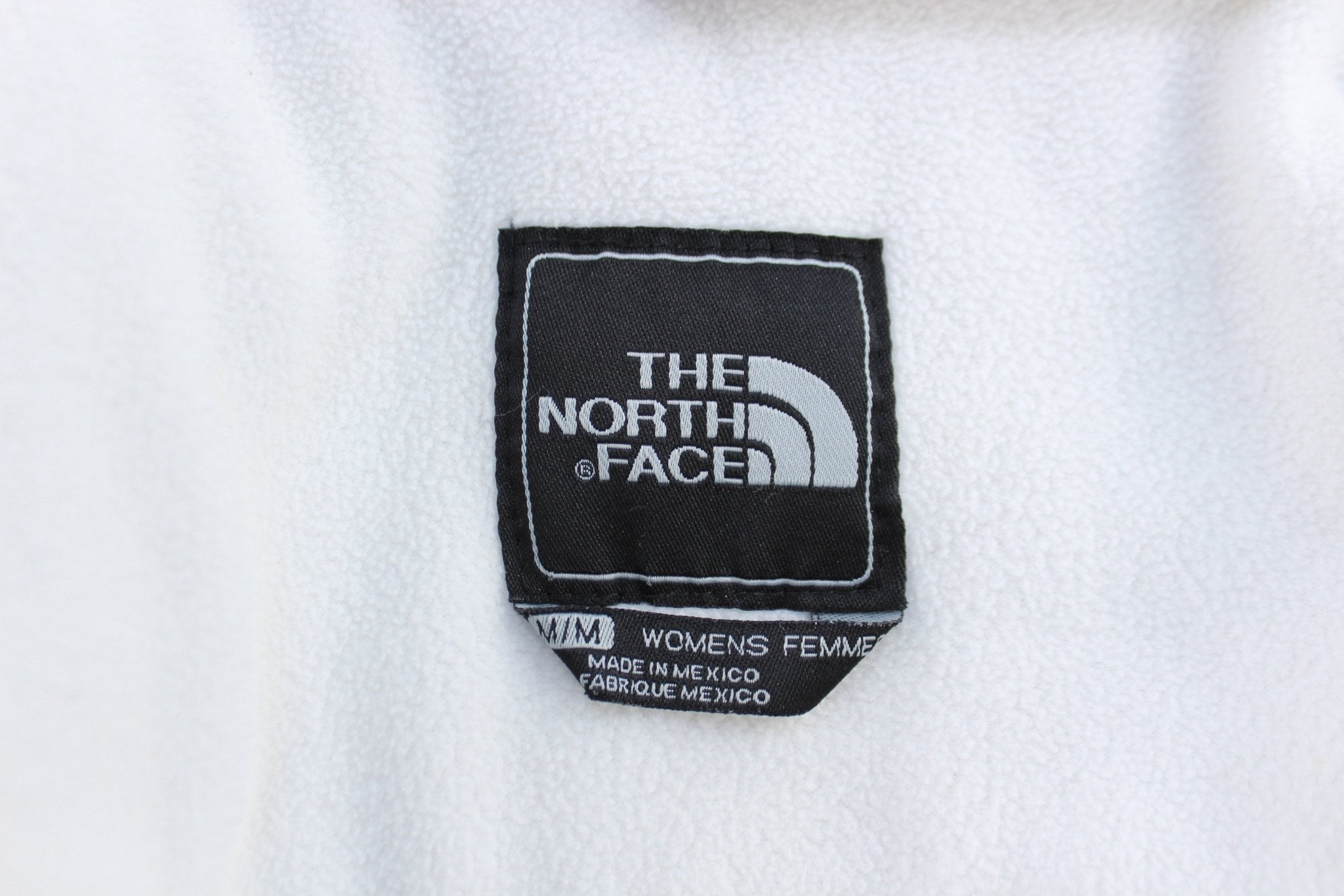 Women's The North Face Embroidered Logo Grey & White Denali Jacket - ThriftedThreads.com