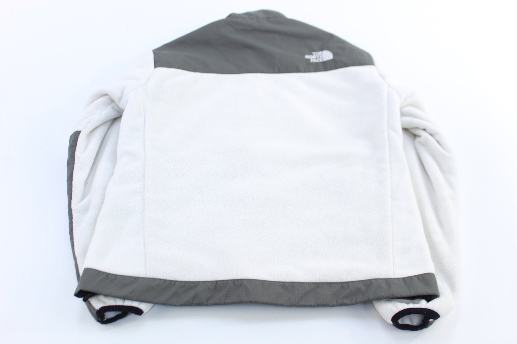 Women's The North Face Embroidered Logo Grey & White Denali Jacket - ThriftedThreads.com