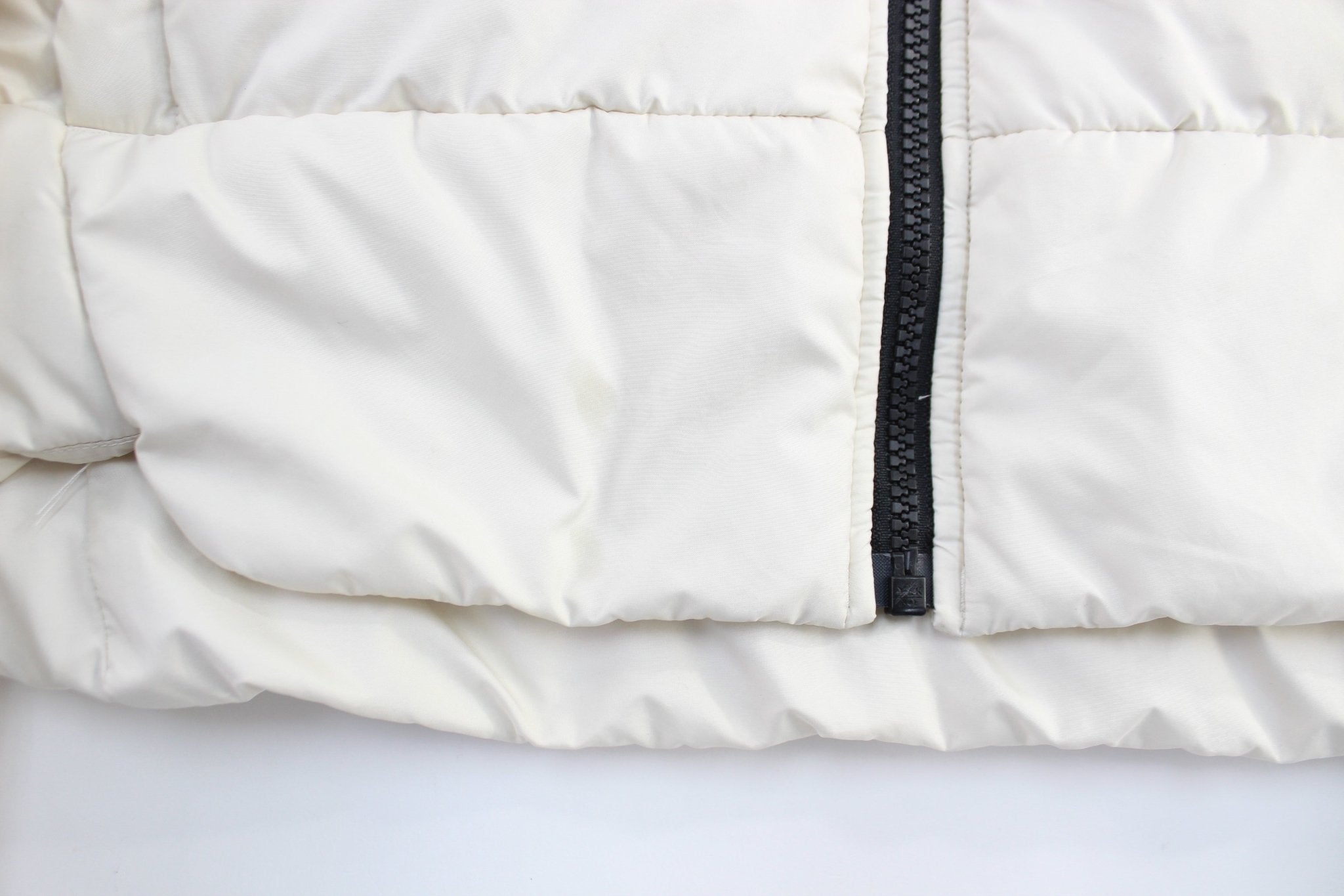 Women's The North Face Embroidered Logo White & Black Puffer Jacket - ThriftedThreads.com