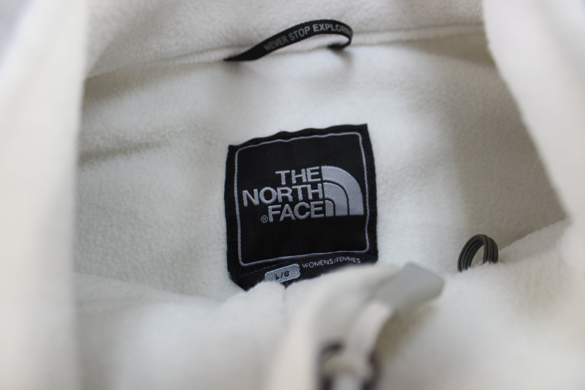Women's The North Face Light Grey& White Denali Jacket - ThriftedThreads.com