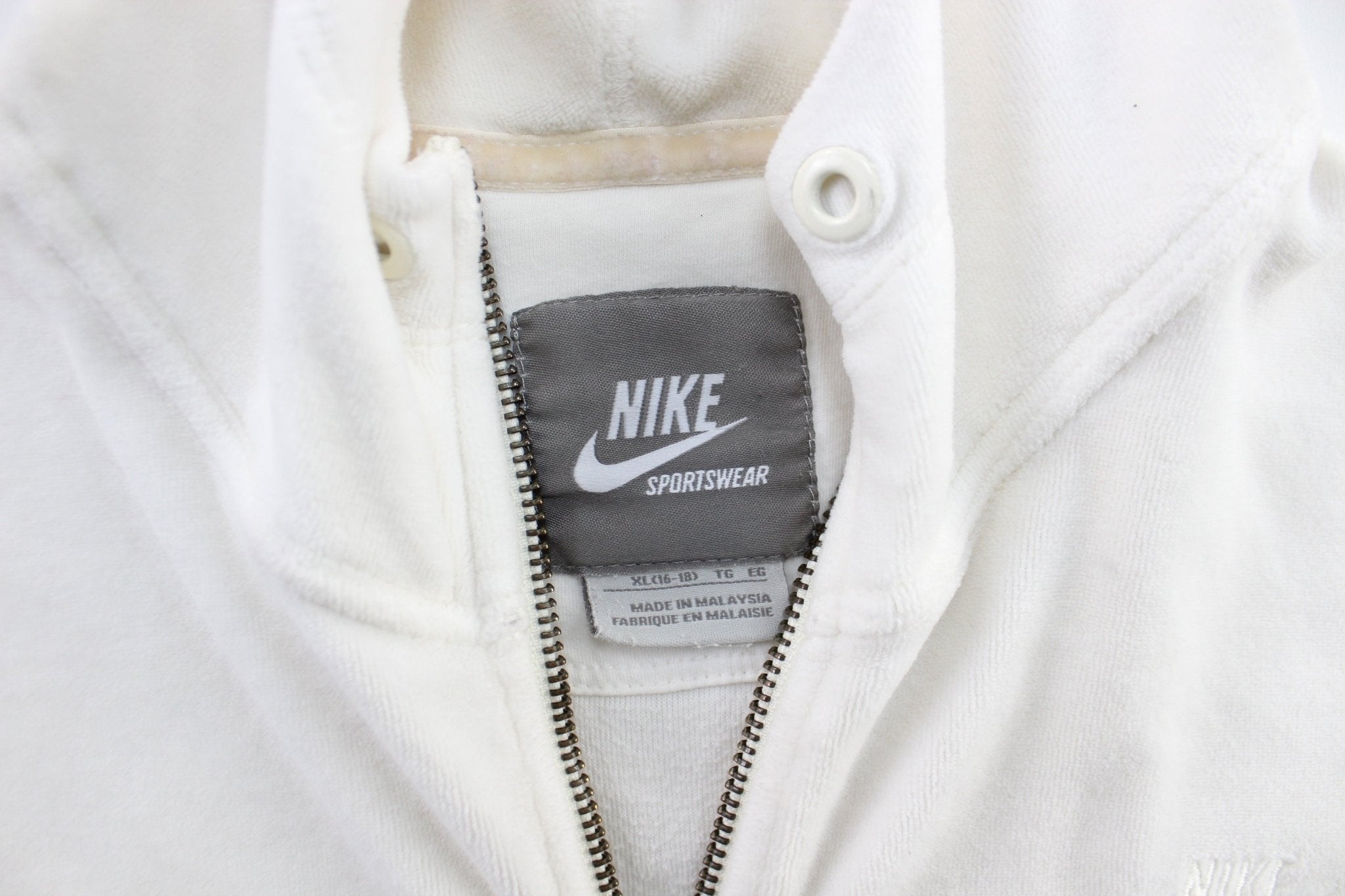 Women's Y2K Nike Embroidered Logo White Zip Up Jacket - Jacket - Thrifted Threads