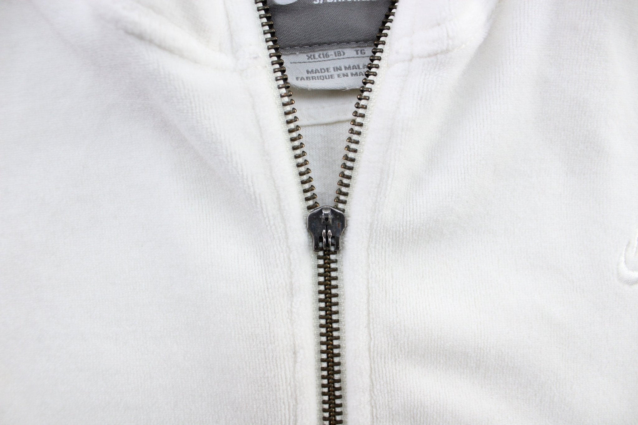 Women's Y2K Nike Embroidered Logo White Zip Up Jacket - Jacket - Thrifted Threads