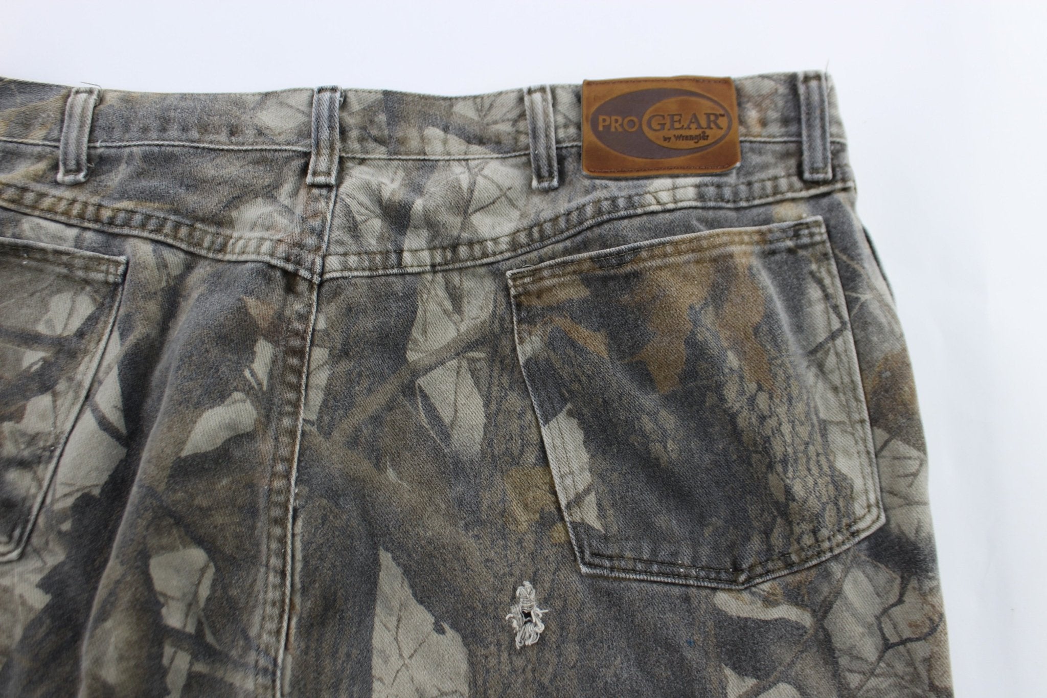 Wrangler Pro Gear Realtree Hardwood Camo Pants - ThriftedThreads.com