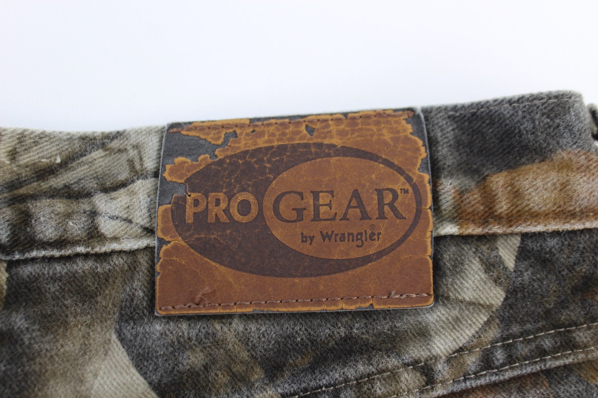 Wrangler Pro Gear Realtree Hardwood Lined Camo Pants - ThriftedThreads.com