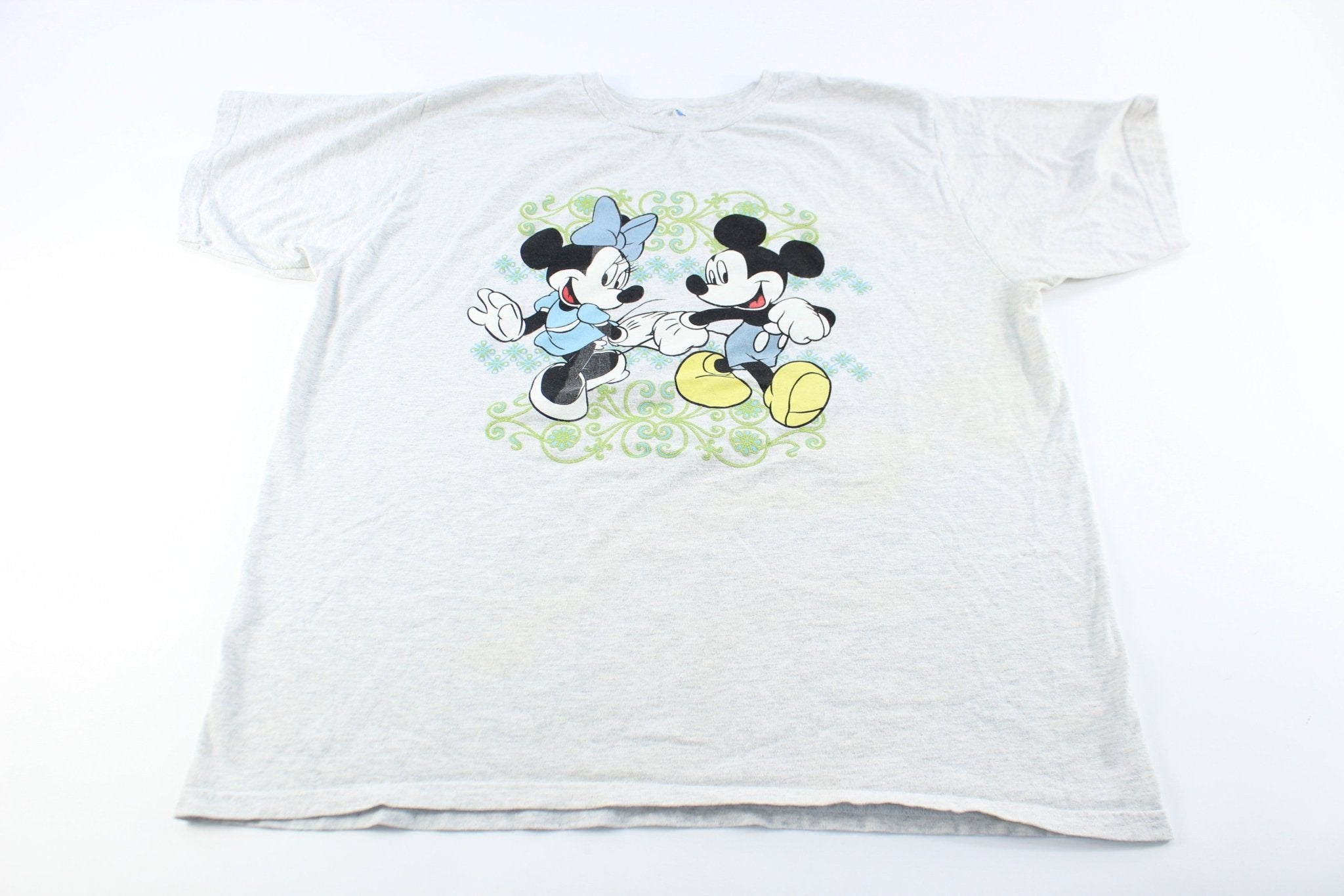 Mickey & Minnie Mouse Graphic T-Shirt - ThriftedThreads.com