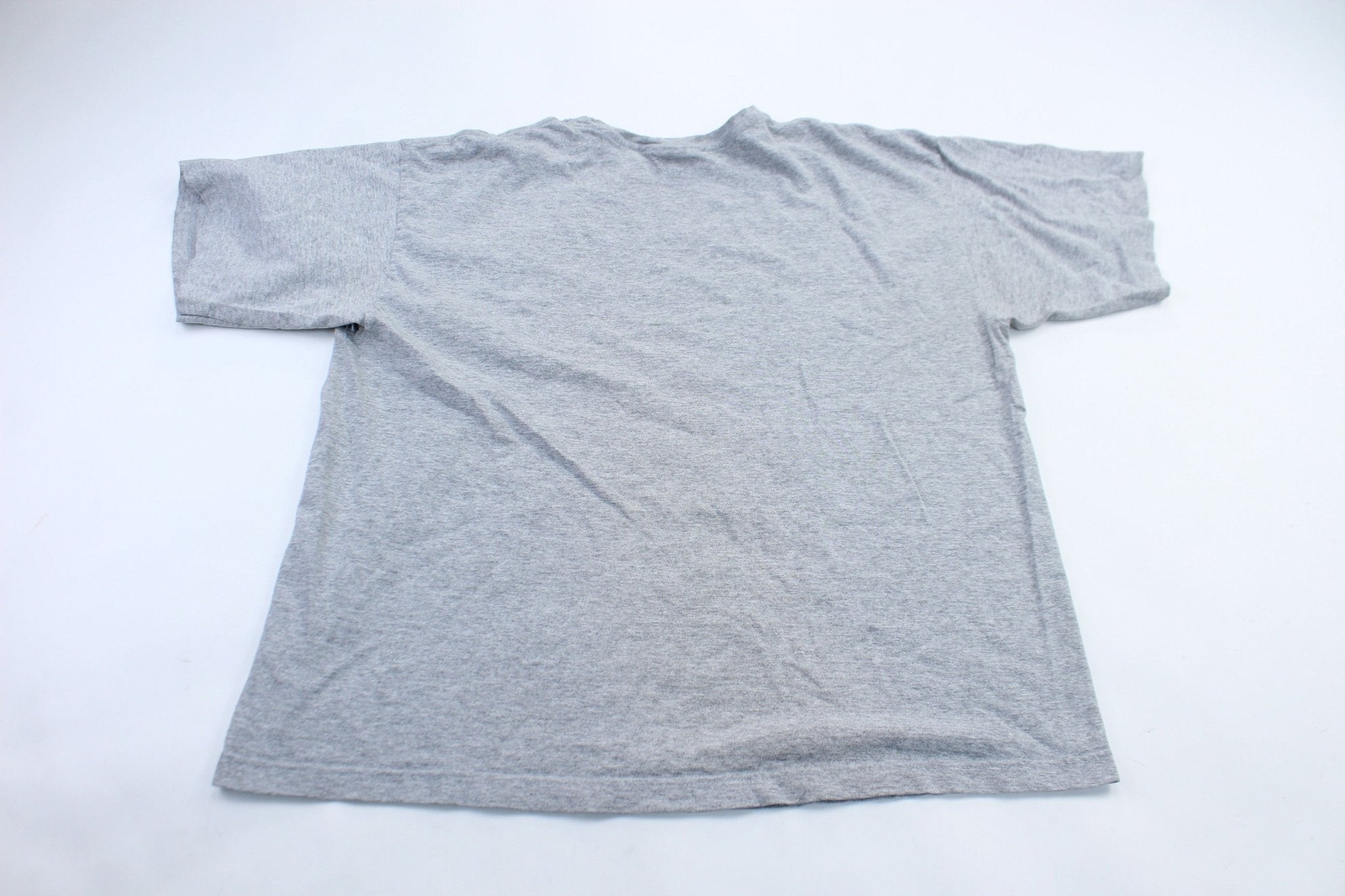 Winnie The Pooh & TIgger Bee Free T-Shirt - ThriftedThreads.com