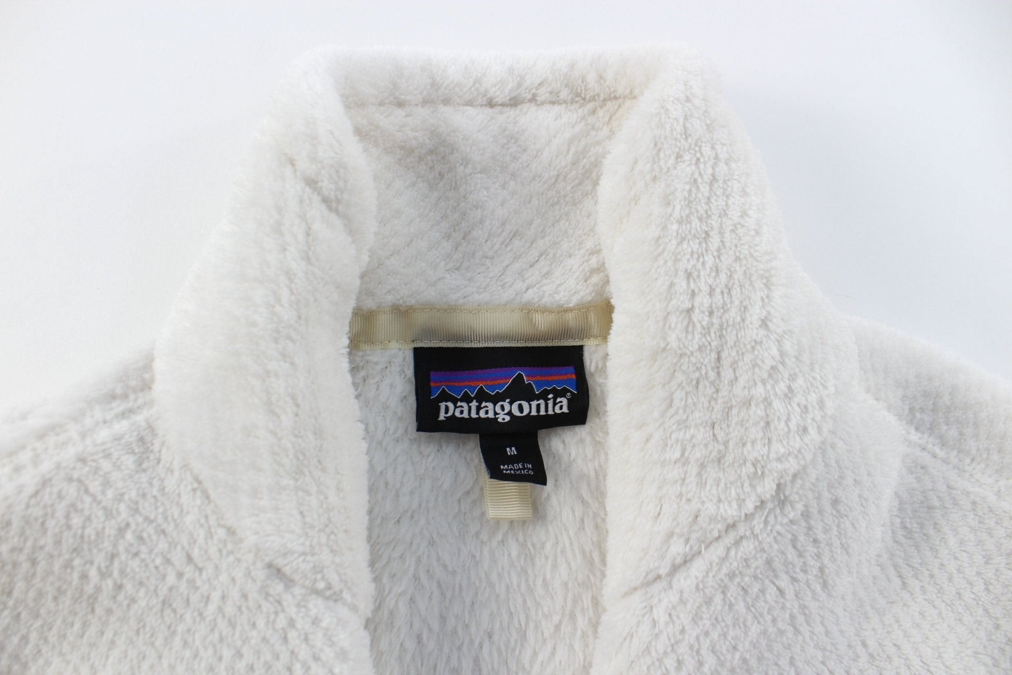 Women's Patagonia Logo Patch White Zip Up Jacket - ThriftedThreads.com